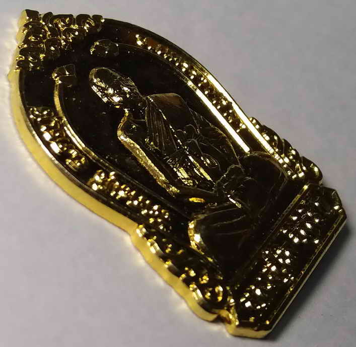 รหัสสินค้า นครราชสีมา 015 เหรียญเสมากะไหล่ทอง หลังยันต์ดวง หลวงปู่นิล วัดครบุรี อำเภอครบุรี จังหวัดนครราชสีมา