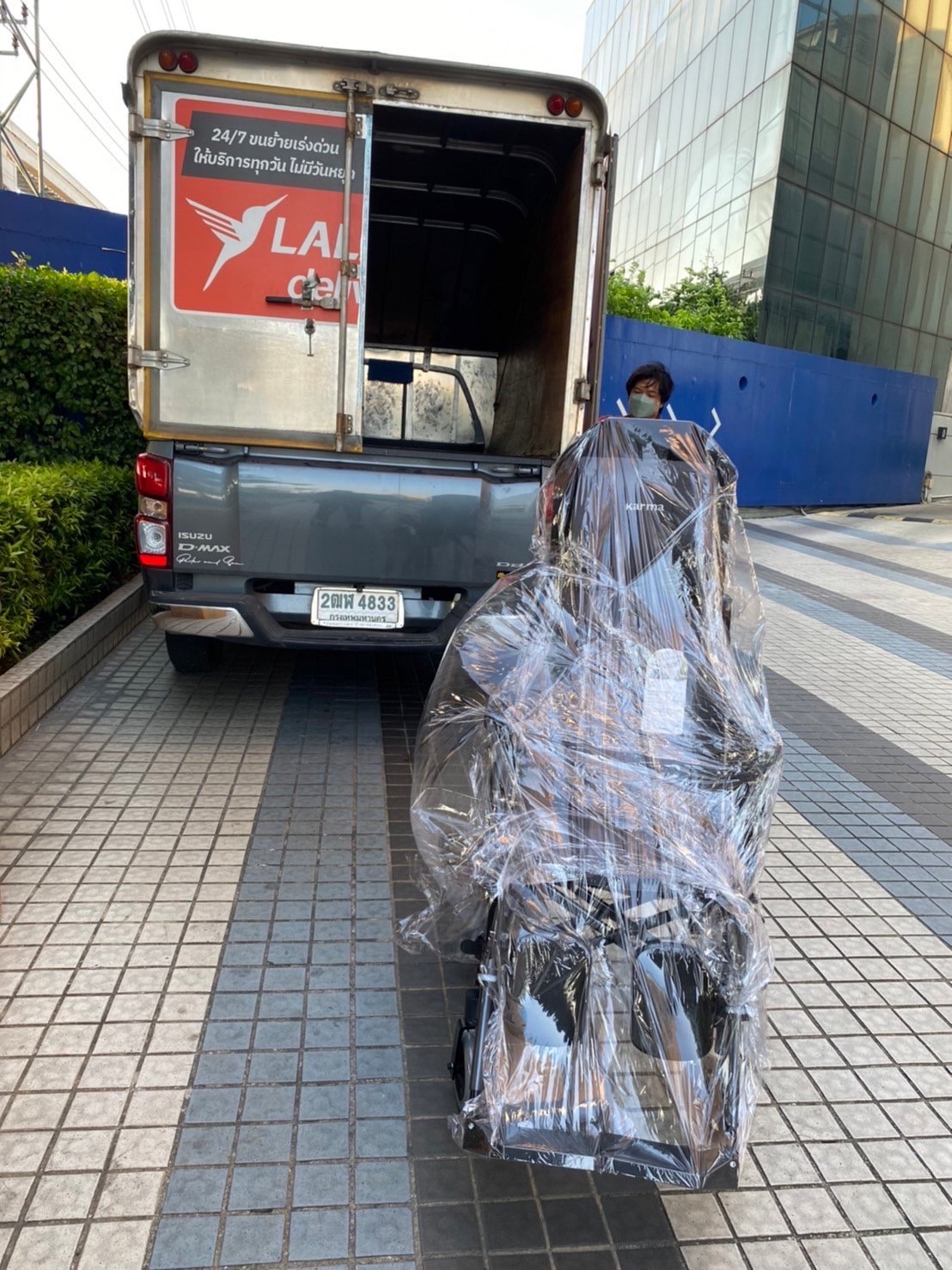 รถเข็นปรับเอนนอนได้ อลูมินัมอัลลอยด์คาร์ม่า รุ่น MVP502 (WheelChair KARMA MVP 502) ปรับเอนนอนได้ 170 องศา ที่วางแขนยกเปิดได้ โครงพักเท้ายืดตรงได้ พับเก็บได้ + แถมฟรี สายคาดลำตัวกันตก ของแท้ รับประกันศูนย์ไทย 5 ปี รุ่น TOP (Best Seller)