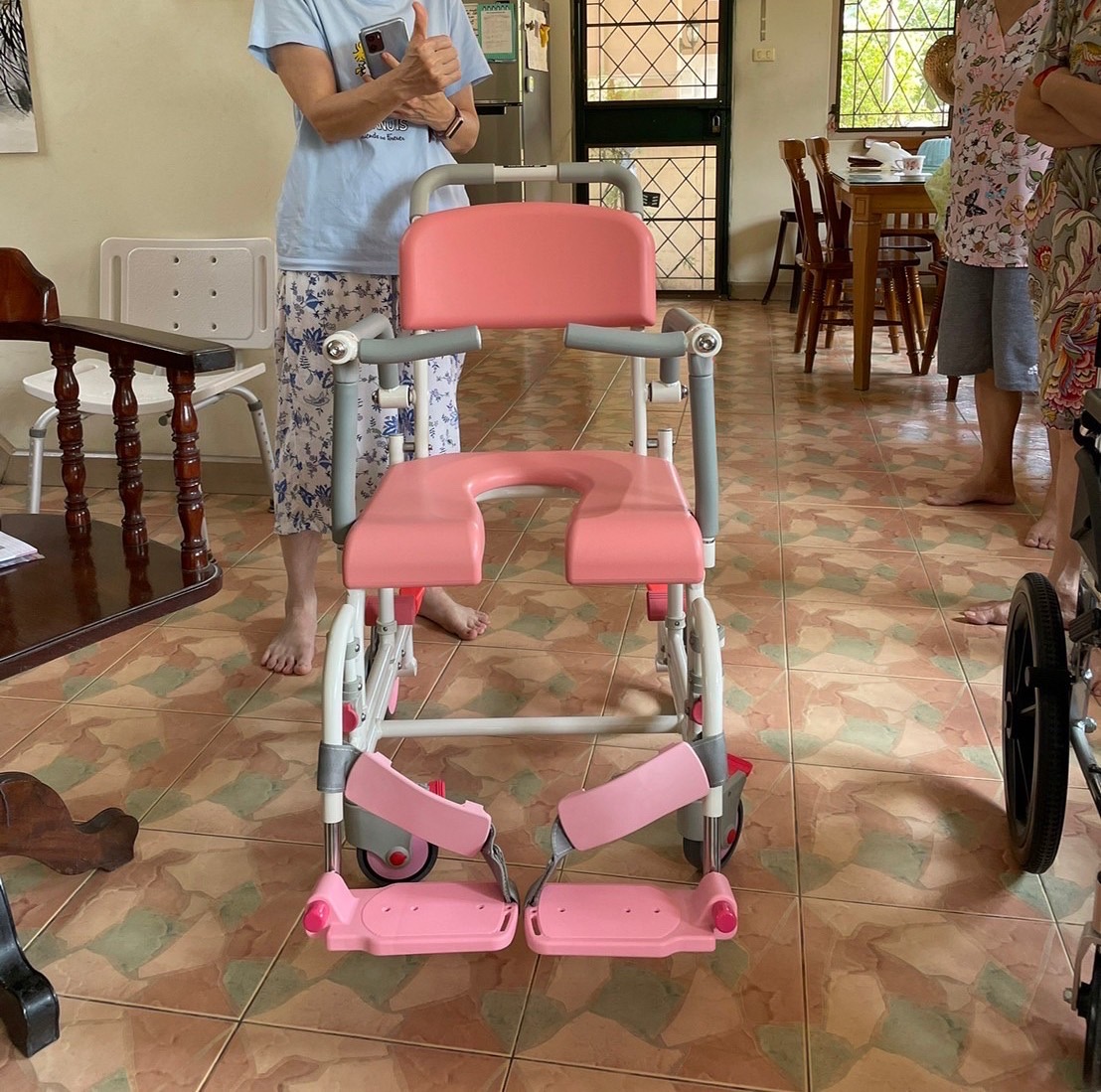 รถเข็นคร่อมสุขภัณฑ์ อาบน้ำ นั่งถ่าย อเนกประสงค์ Matsunaga Wheelchair รุ่น SW21W (入浴関連) แบรนด์จากประเทศญี่ปุ่น (รุ่นยอดนิยม)