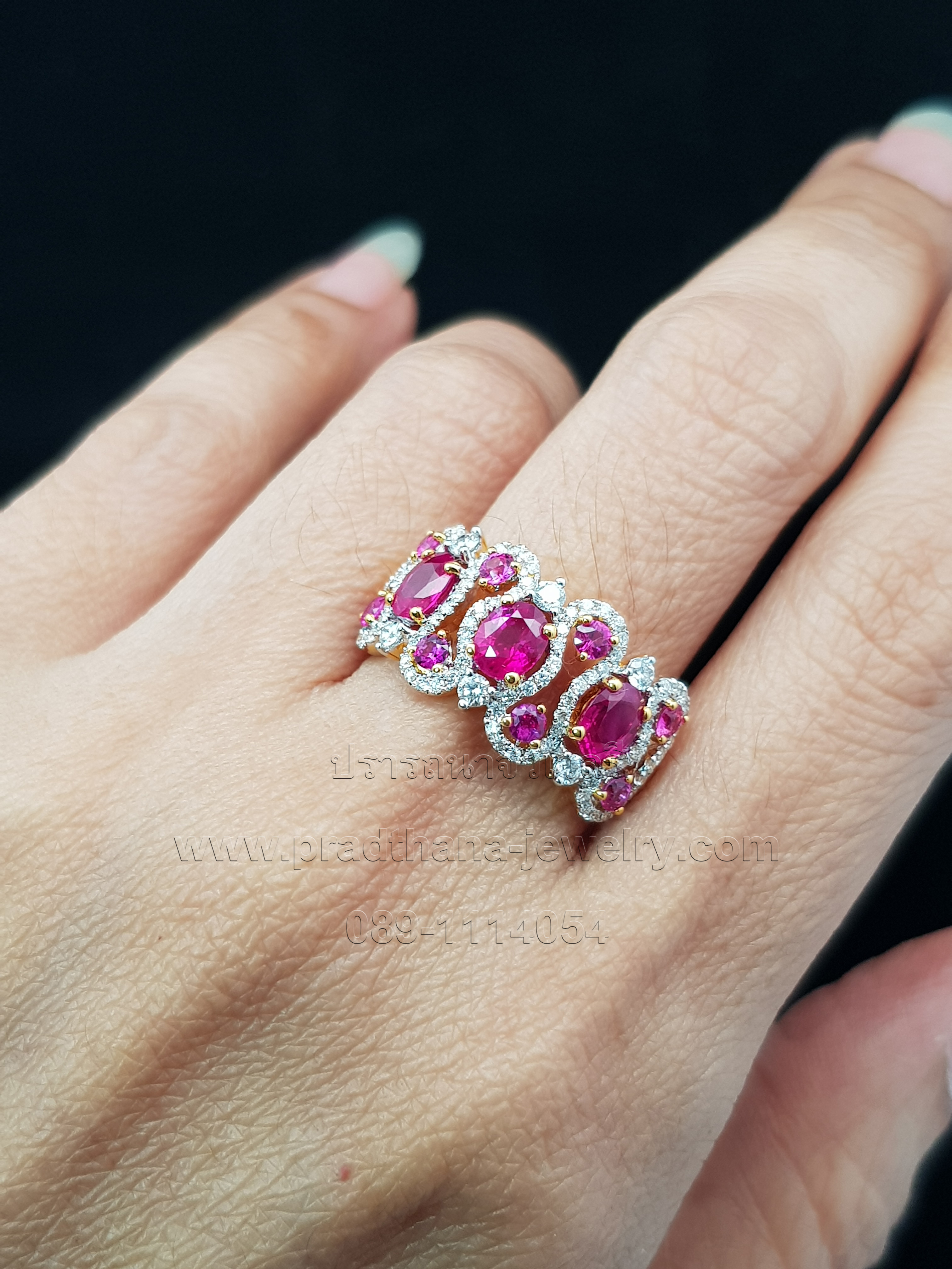 แหวนทับทิมประดับเพชร