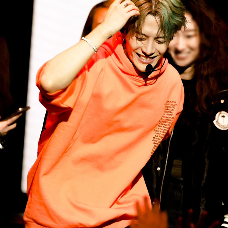 เสื้อกันหนาว Jackson Wang : MAGIC MAN