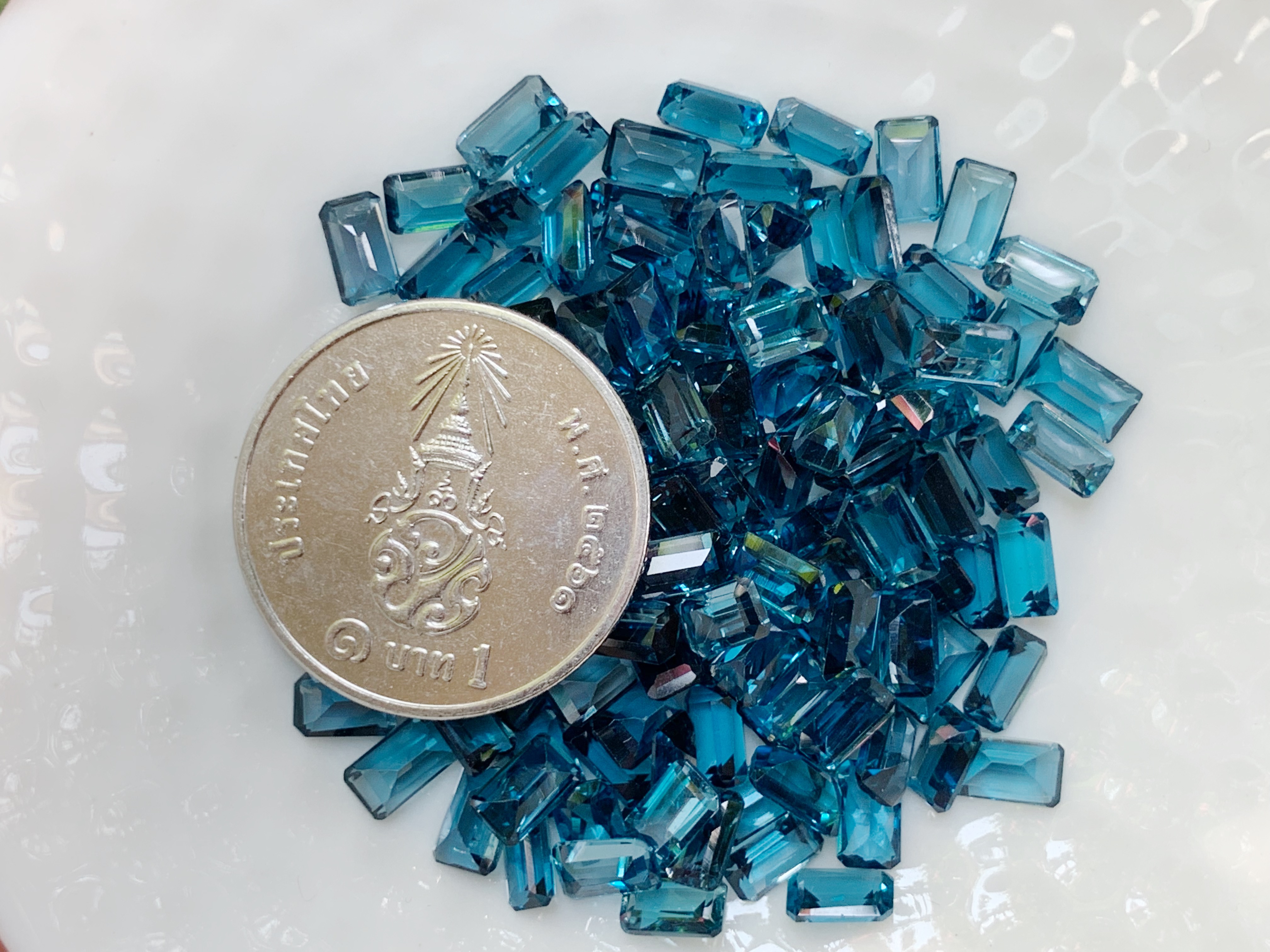 ลอนดอนบลูโทปาสสี่เหลี่ยม 5x3 มม. 5 กะรัต