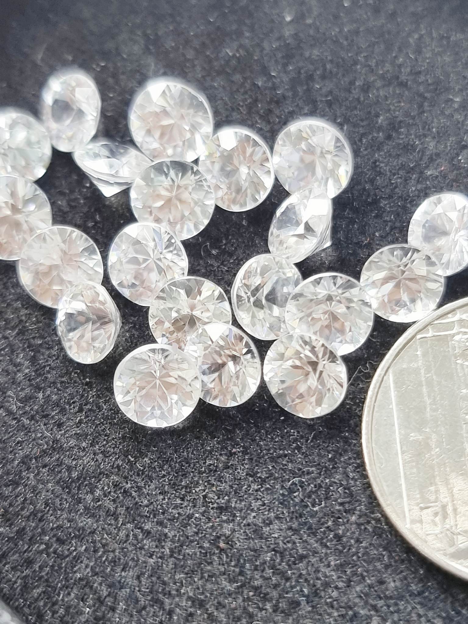 เพทายขาวกลมเจียรเหลี่ยม 5.0 มม. 1 เม็ด