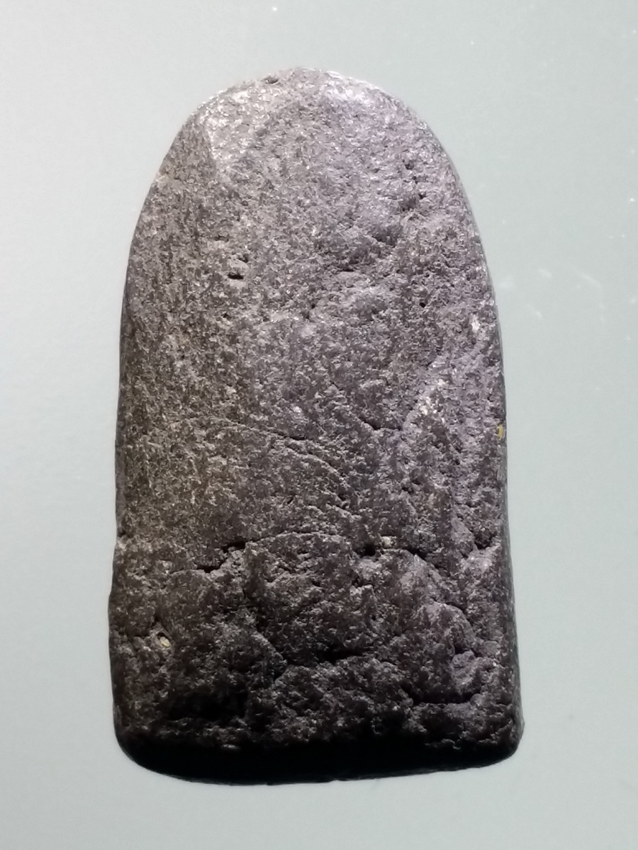 รหัสสินค้า หลวงปู่ทวด วัดต่างๆ 479 หลวงปู่ทวด วัดช้างให้ เนื้อว่าน พิมพ์พระรอด ไม่ทราบปีที่สร้าง