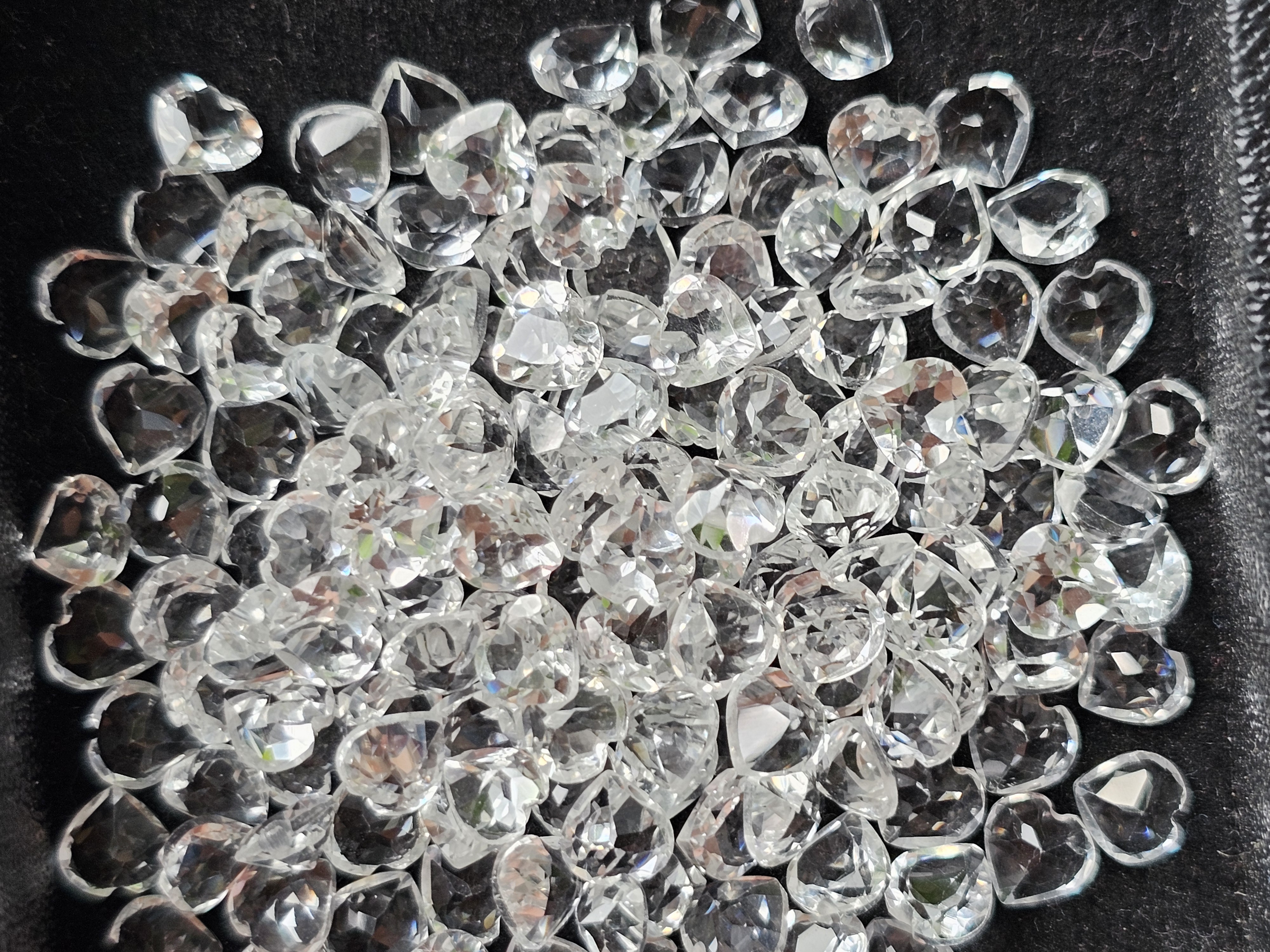 ไวท์โทปาสหัวใจ 5x5mm. 5 กะรัต