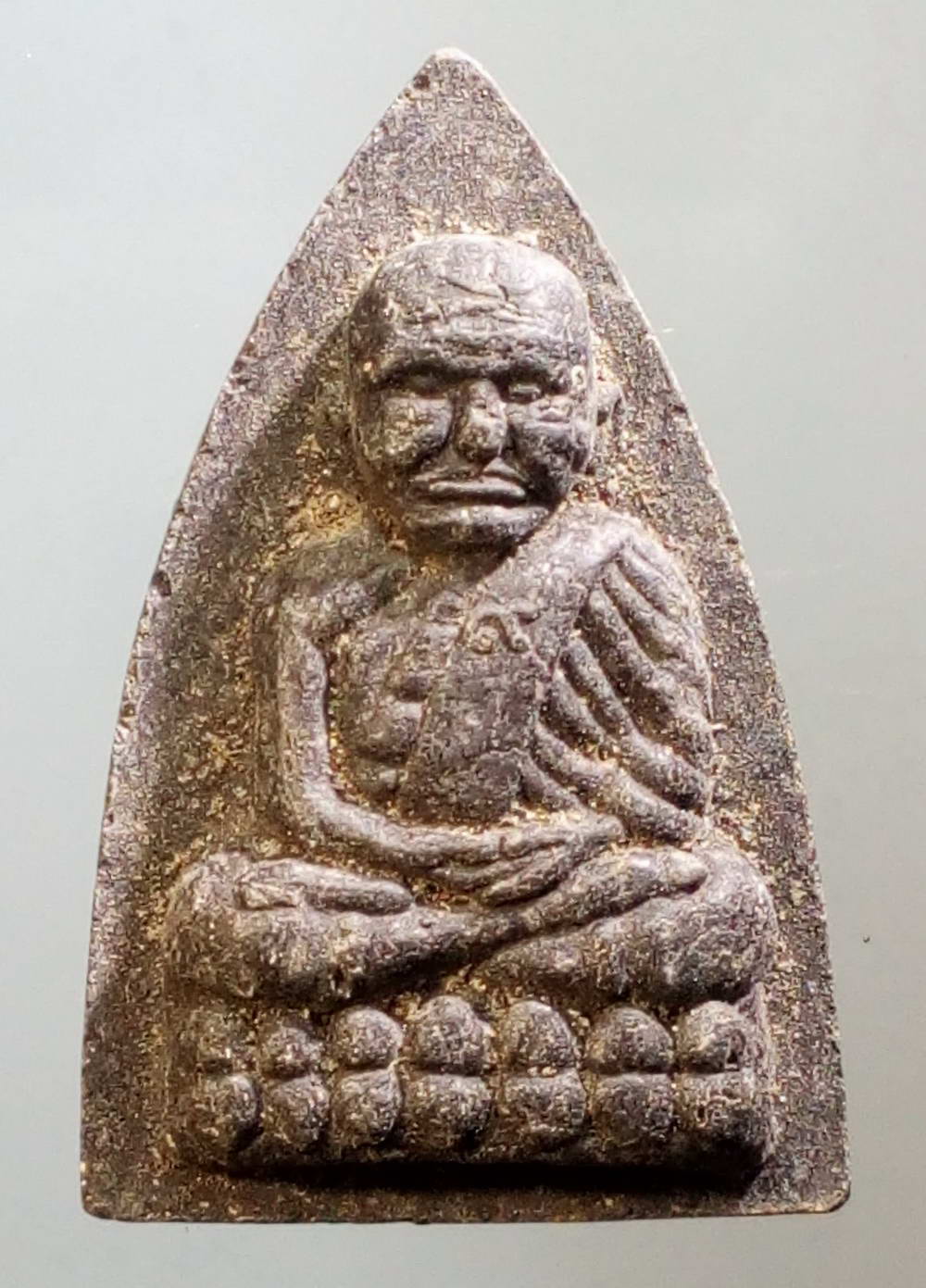 รหัสสินค้า หลวงปู่ทวด วัดต่างๆ 191 หลวงปู่ทวด วัดช้างให้ จังหวัดปัตตานี เนื้อผงใบลาน พิมพ์จีวร เลข ๙ ไม่ทราบปีที่สร้าง