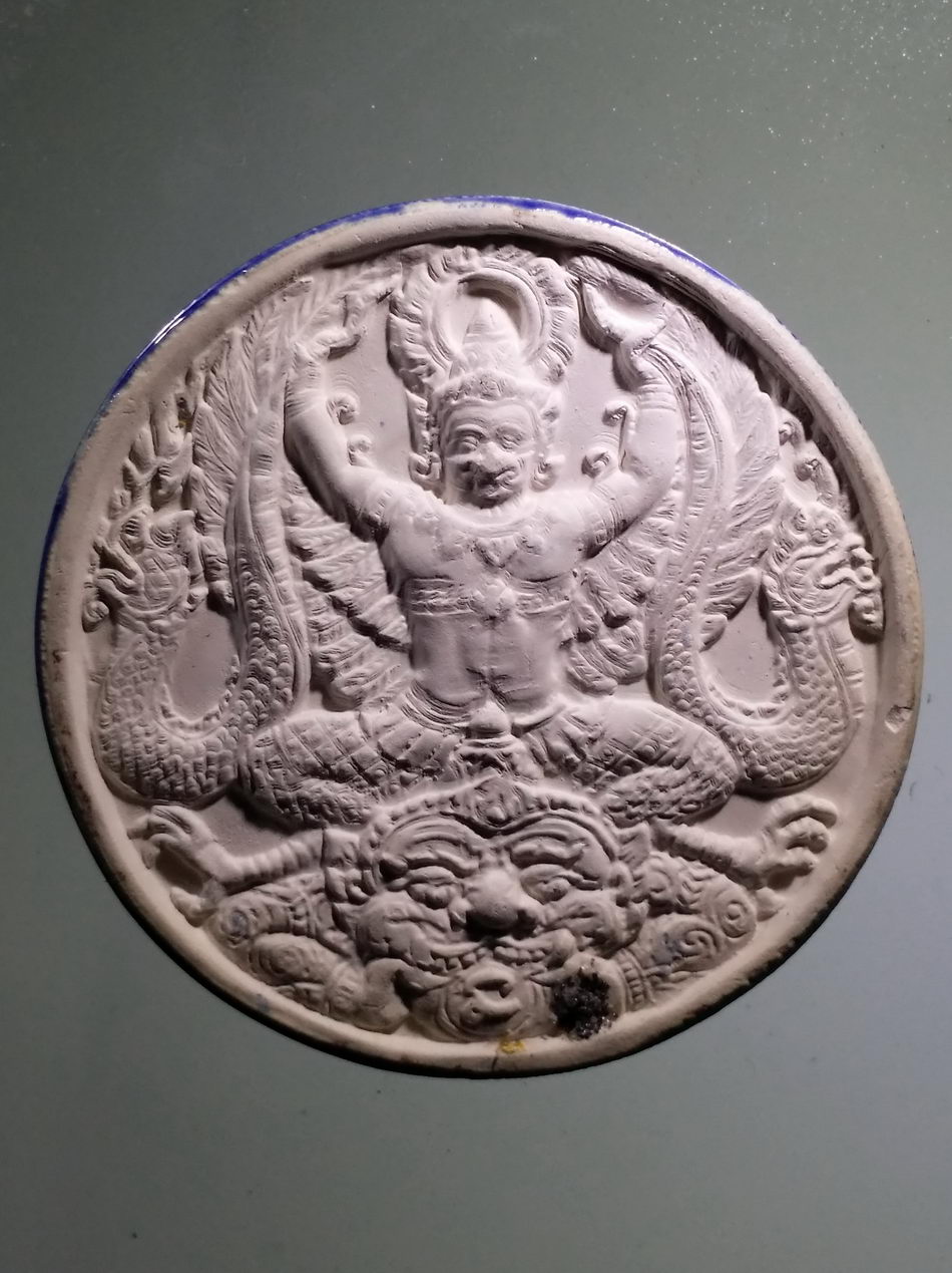 รหัสสินค้า จตุคามรามเทพ 916 พระเทวราชโพธิสัตว์จตุคามรามเทพ เนื้อกระเบื้องเคลือบสีน้ำเงิน รุ่นมหาเศรษฐีบุญฤทธิ์ หลวงพ่อจอน วัดบุญฤทธิ์ จังหวัดนครราชสีมา จัดสร้าง ปี 2550