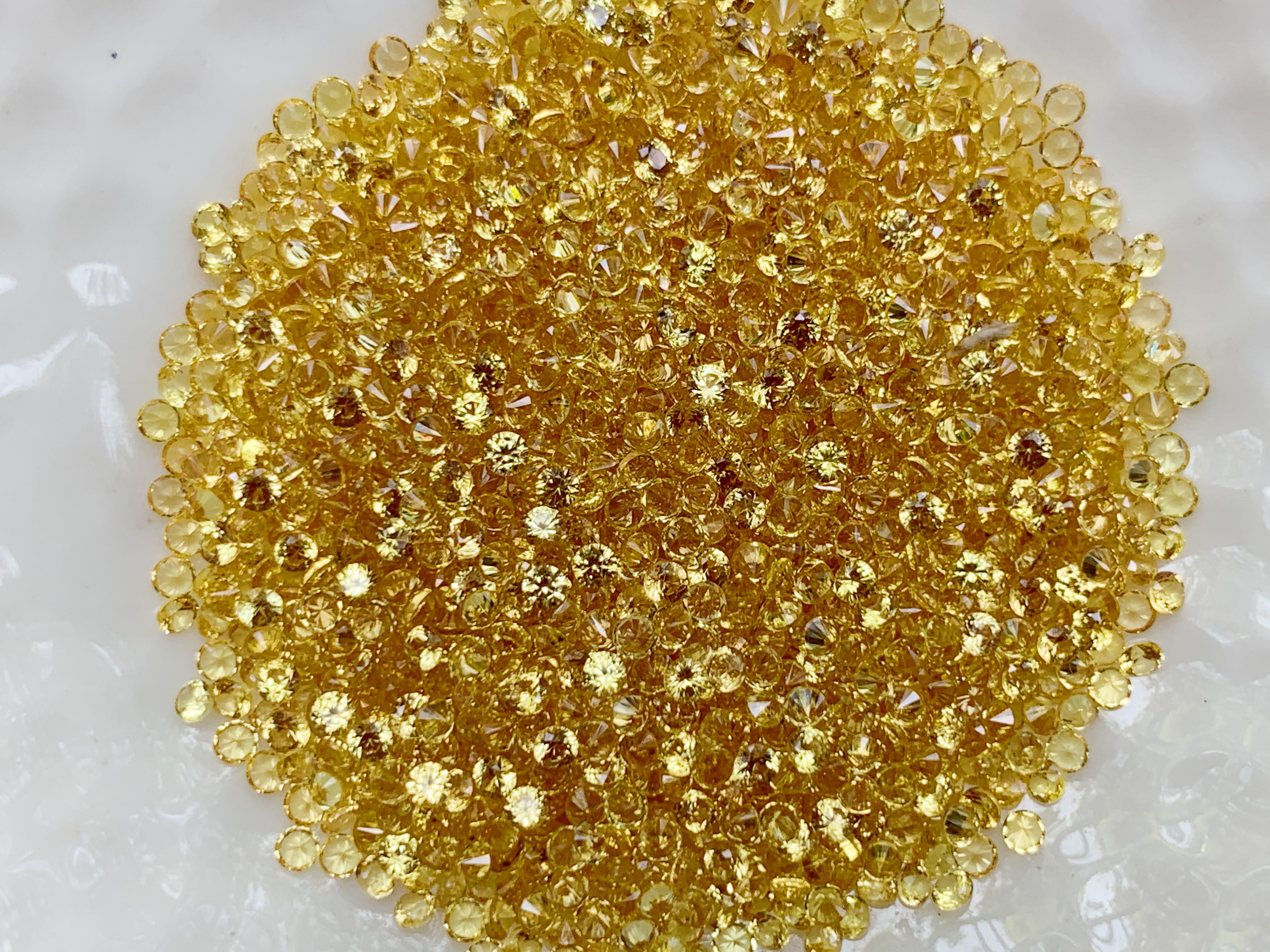 บุษราคัม 1.6 มม. 1 กะรัต