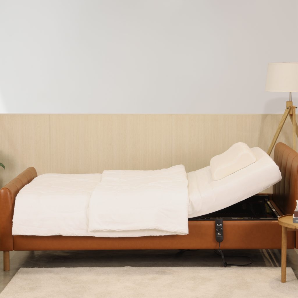 เตียงนอนเพื่อสุขภาพปรับไฟฟ้า PRIMERO SINGLE BED ขนาดใหญ่พิเศษ นอนสบาย 3.5 ฟุต + พร้อมที่นอนสุขภาพยางพาราแท้ + หมอนยางพารา + ชุดผ้าปูที่นอน (รุ่นยอดนิยม)