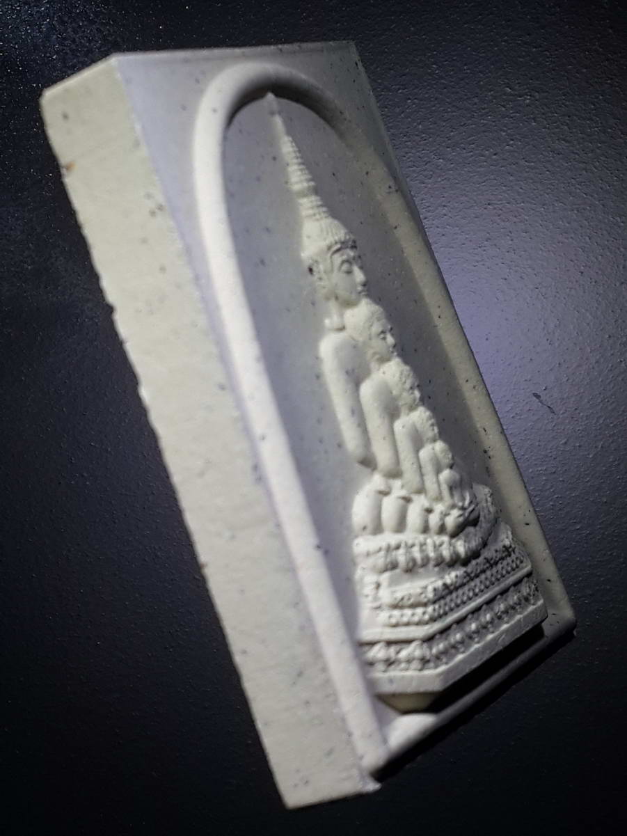 รหัสสินค้า พระมีกล่อง 319 พระพุทธเจ้า 5 พระองค์ เนื้อผง วัดพระธาตุผาซ่อนแก้ว อำเภอเขาค้อ จังหวัดเพชรบูรณ์ สร้างปี 2562 พระรายการนี้ให้เช่าบูชาแล้ว