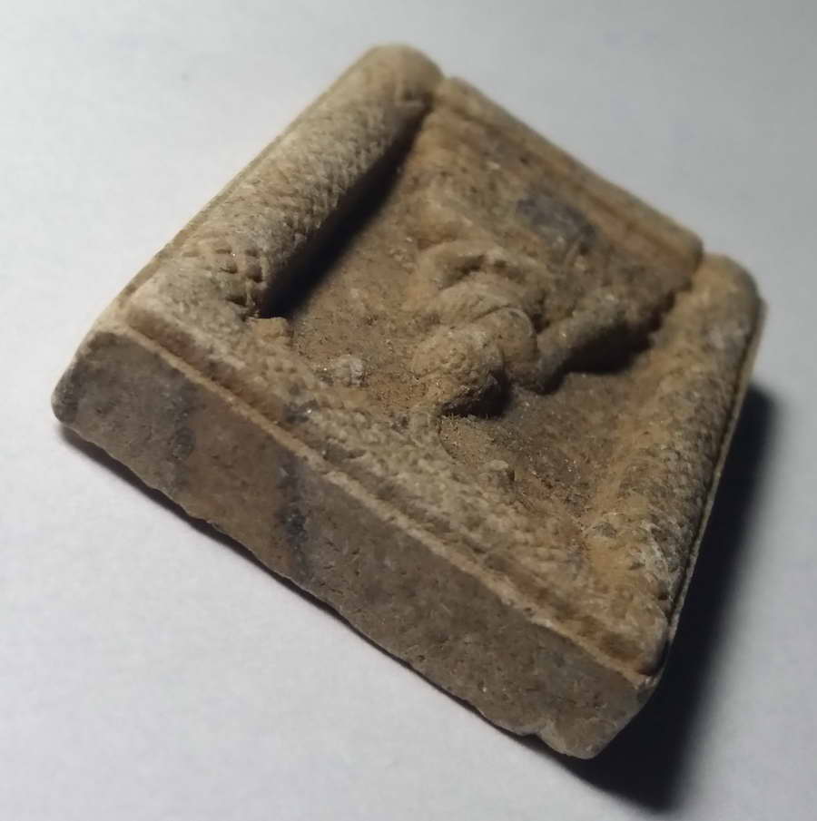 รหัสสินค้า จตุคามรามเทพ 065 พระพุทธสิหิงค์ จตุคามรามเทพ รุ่นพระนคร เนื้อผงผสมว่าน โรยแร่มวลสาร และผงตะไบชนวนพระบูชา สร้างปี 2553 พระรายการนี้ให้เช่าบูชาแล้ว