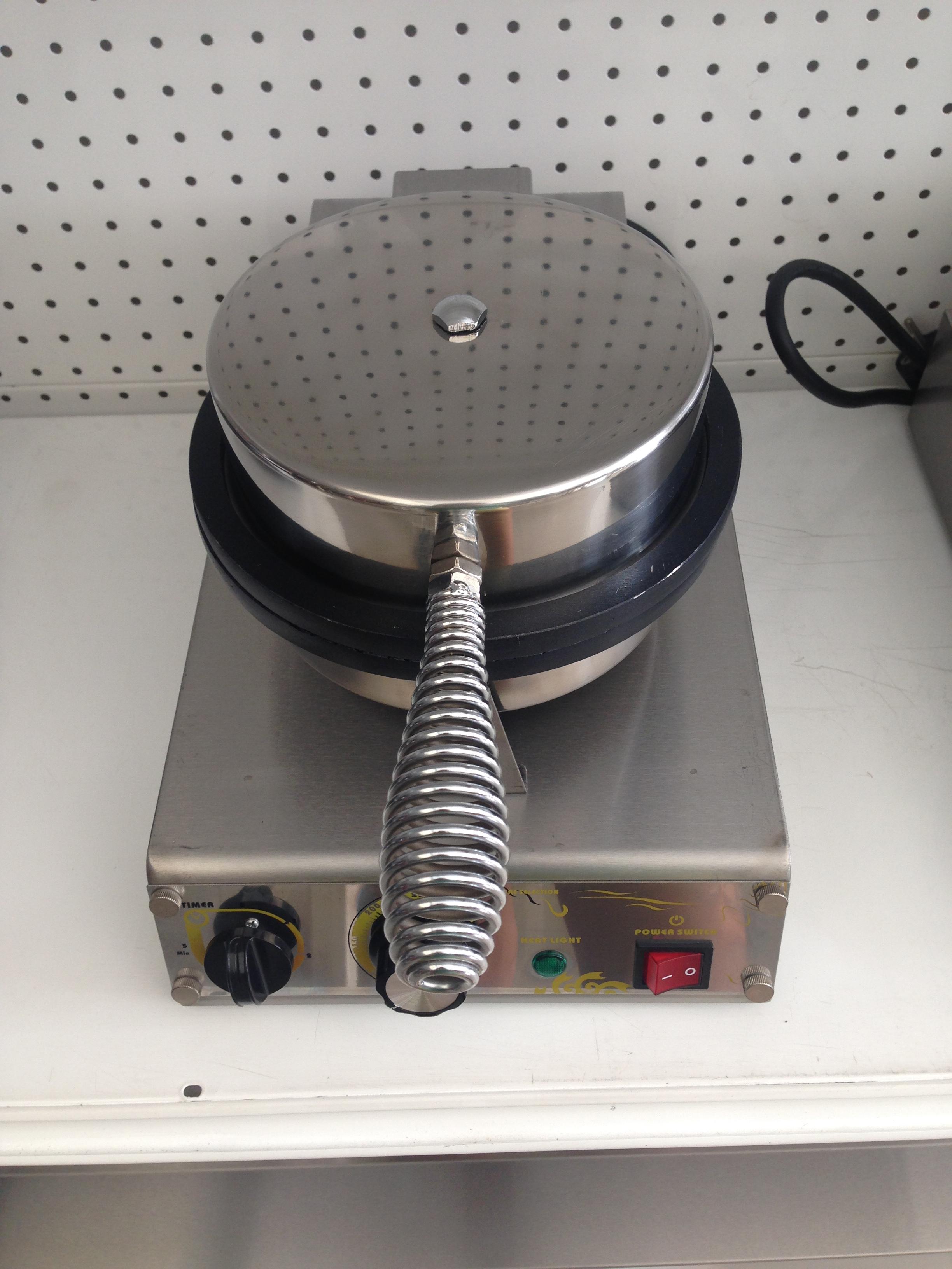 เครื่องทำโคนไอศครีม