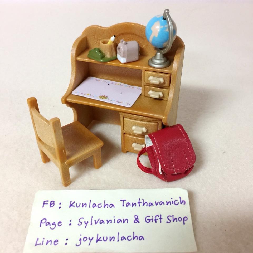 โต๊ะเขียนหนังสือและอุปกรณ์ มาพร้อมตู้ลิ้นชัก ซิลวาเนียน Study Desk : Sylvanian Families