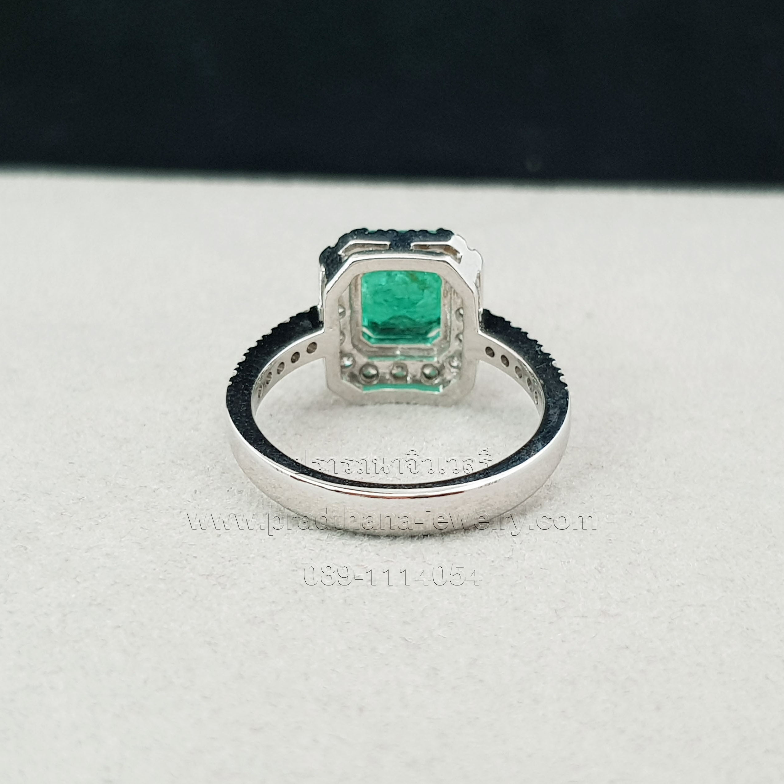 แหวนมรกตประดับเพชร