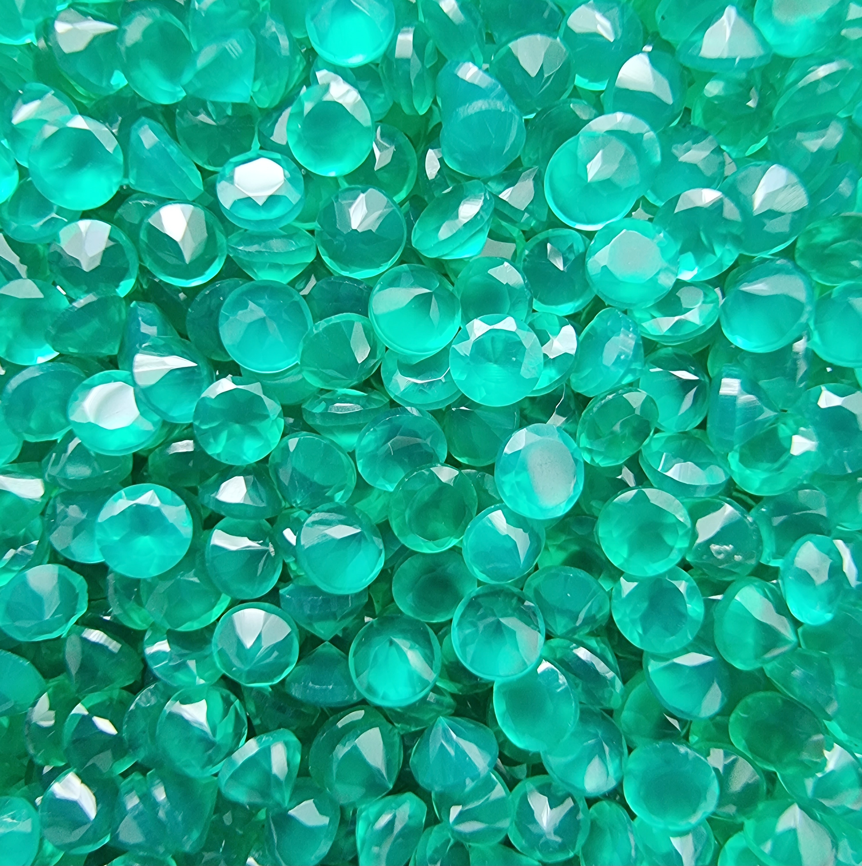 พลอยโมรากลมเจียรเหลี่ยม 2.5 มม 5 กะรัต