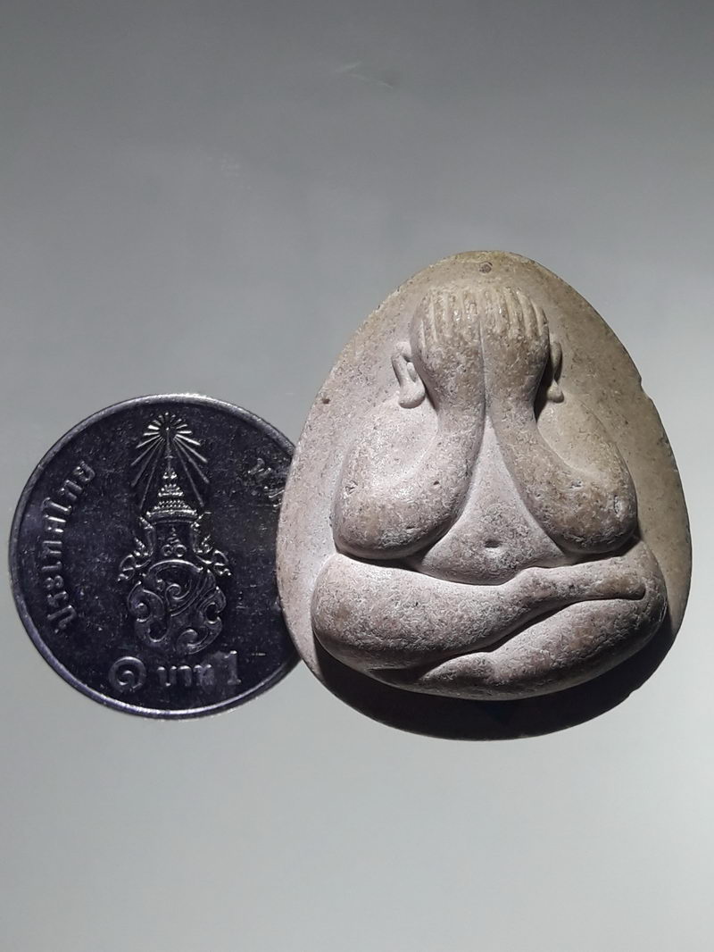 รหัสสินค้า พระเนื้อดิน ผง ว่าน 10517 พระปิดตาเนื้อผง หลังยันต์ตรีนิสิงเห หลวงปู่รุ่ง วัดท่าไม้