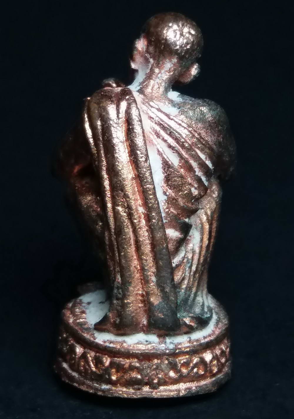 รหัสสินค้า พระกริ่ง พระหล่อ 160 รูปหล่อนั่งเอกลักษณ์เนื้อทองแดงตอกโค๊ต หลวงพ่อคูณ วัดบ้านไร่ อำเภอด่านขุนทด จังหวัดนครราชสีมา