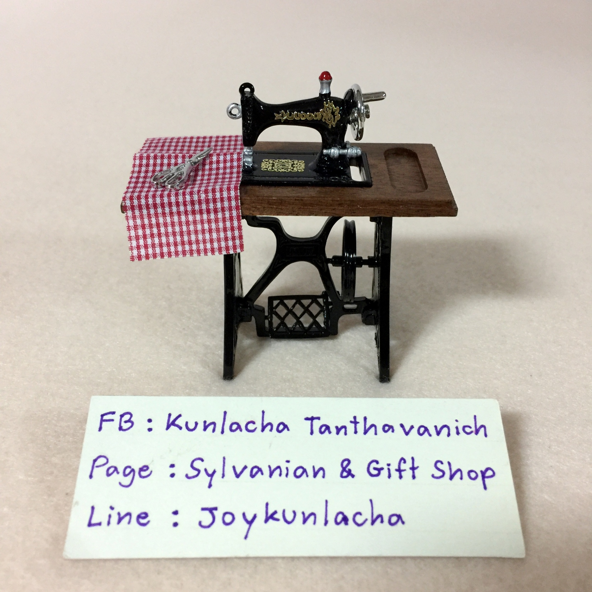 จักรเย็บผ้าจิ๋ว ตกแต่งบ้านตุ๊กตา สเกล 1:12 โมเดลจำลอง ของจิ๋ว งานจีน เล่นกับตุ๊กตาซิลวาเนียนได้