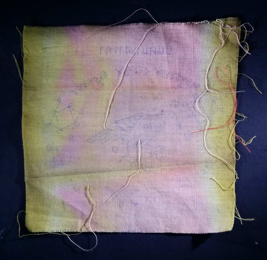 รหัสสินค้า ผ้ายันต์สำนักต่างๆ 007 ผ้ายันต์นกสาริกา ผืนสีเหลือง เก่าครับ มีอายุ ไม่ทราบสำนัก