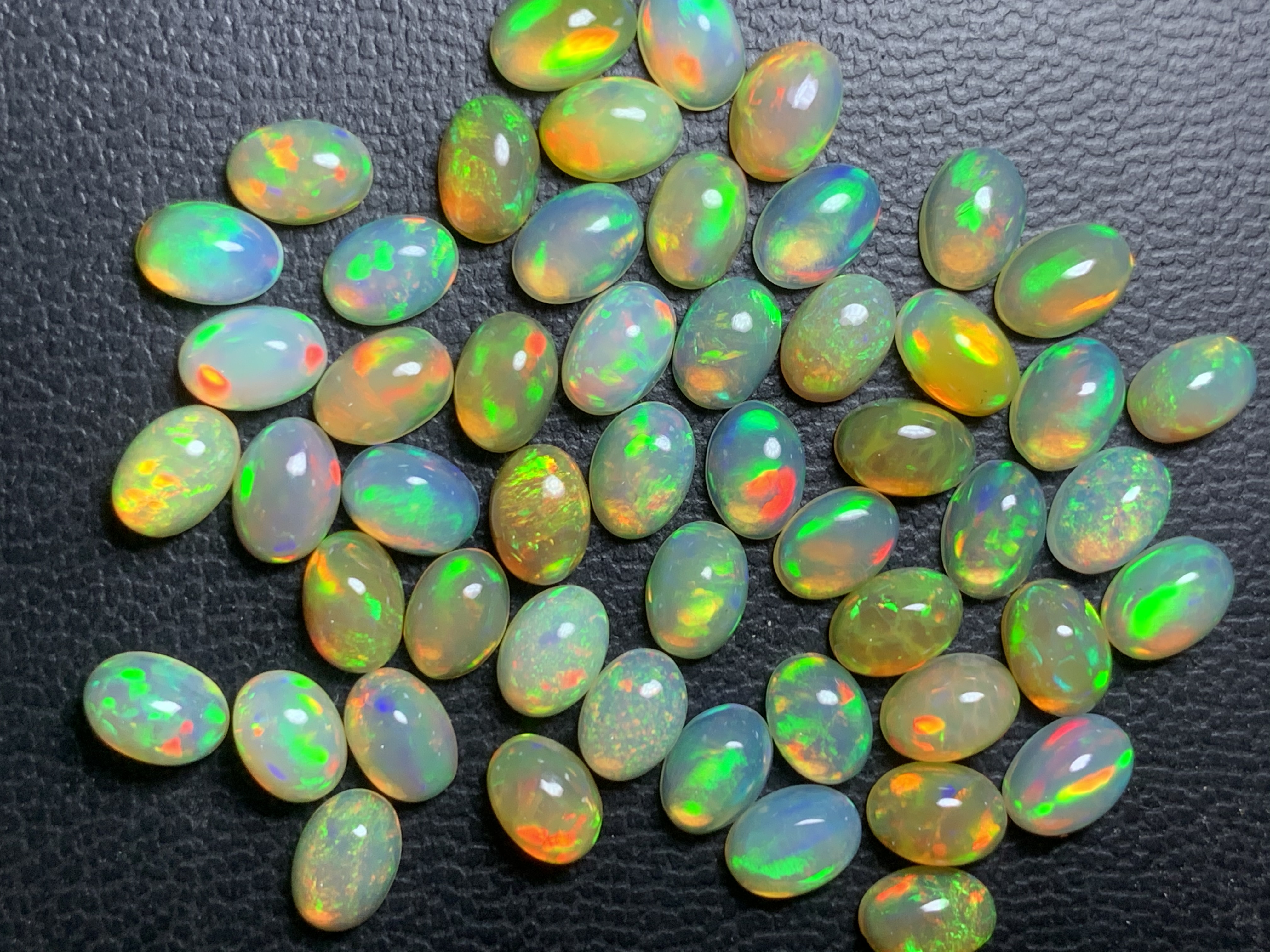 ไวท์โอปอล์ไข่ 7x5 mm. 1 เม็ด