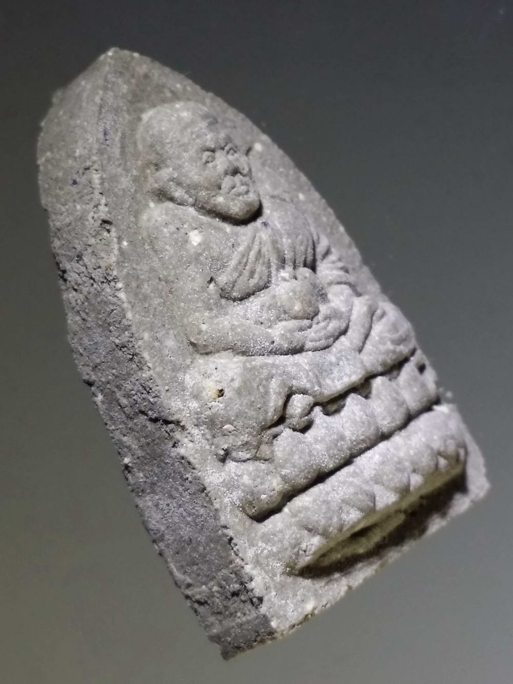 รหัสสินค้า หลวงปู่ทวด วัดต่างๆ 223 หลวงปู่ทวดเนื้อผง หลังพญาหงส์ วัดศรัทธาธรรม จังหวัดสมุทรสงคราม พระรายการนี้ให้เช่าบูชาแล้ว