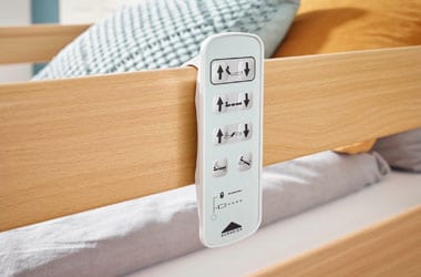 ชุดเตียงผู้ป่วยปรับไฟฟ้า Dali Low Entry จากประเทศเยอรมัน (เตียงปรับระดับต่ำสุด 23 cm.) + พร้อมที่นอนโฟมป้องกันแผลกดทับ Mercury หนา 15 ซม. ผลิตภัณฑ์ประเทศอังกฤษ + เสาพยุงตัว + ชุดผ้าปูที่นอน + ผ้ายาง