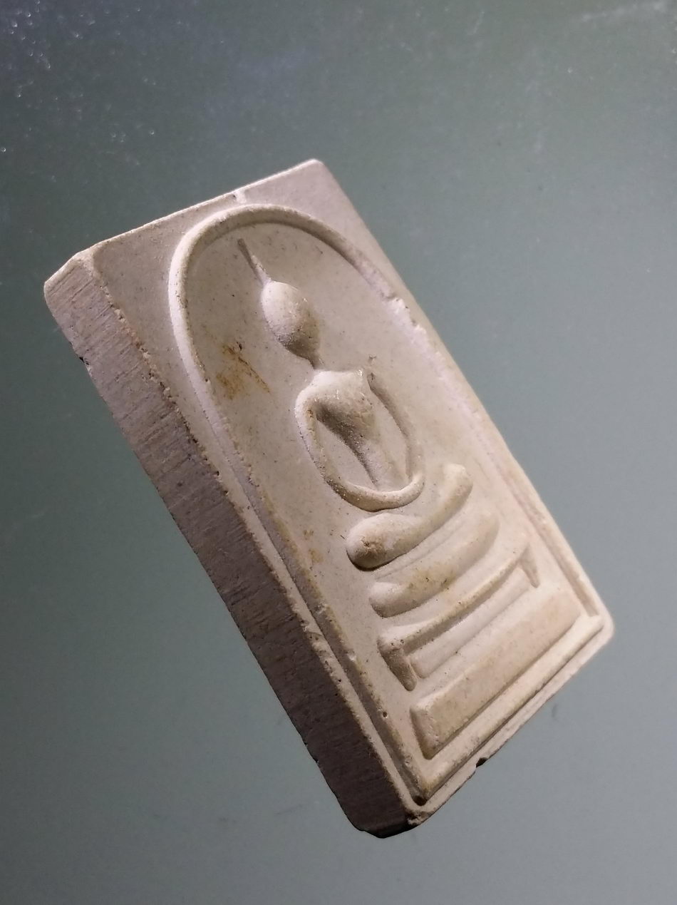 รหัสสินค้า พระสมเด็จวัดต่างๆ 1091 พระสมเด็จเนื้อผง หลังรูปเหมือนหลวงพ่อทองสุข อินทโชโต วัดห้วยทรายใต้ จังหวัดเพชรบุรี