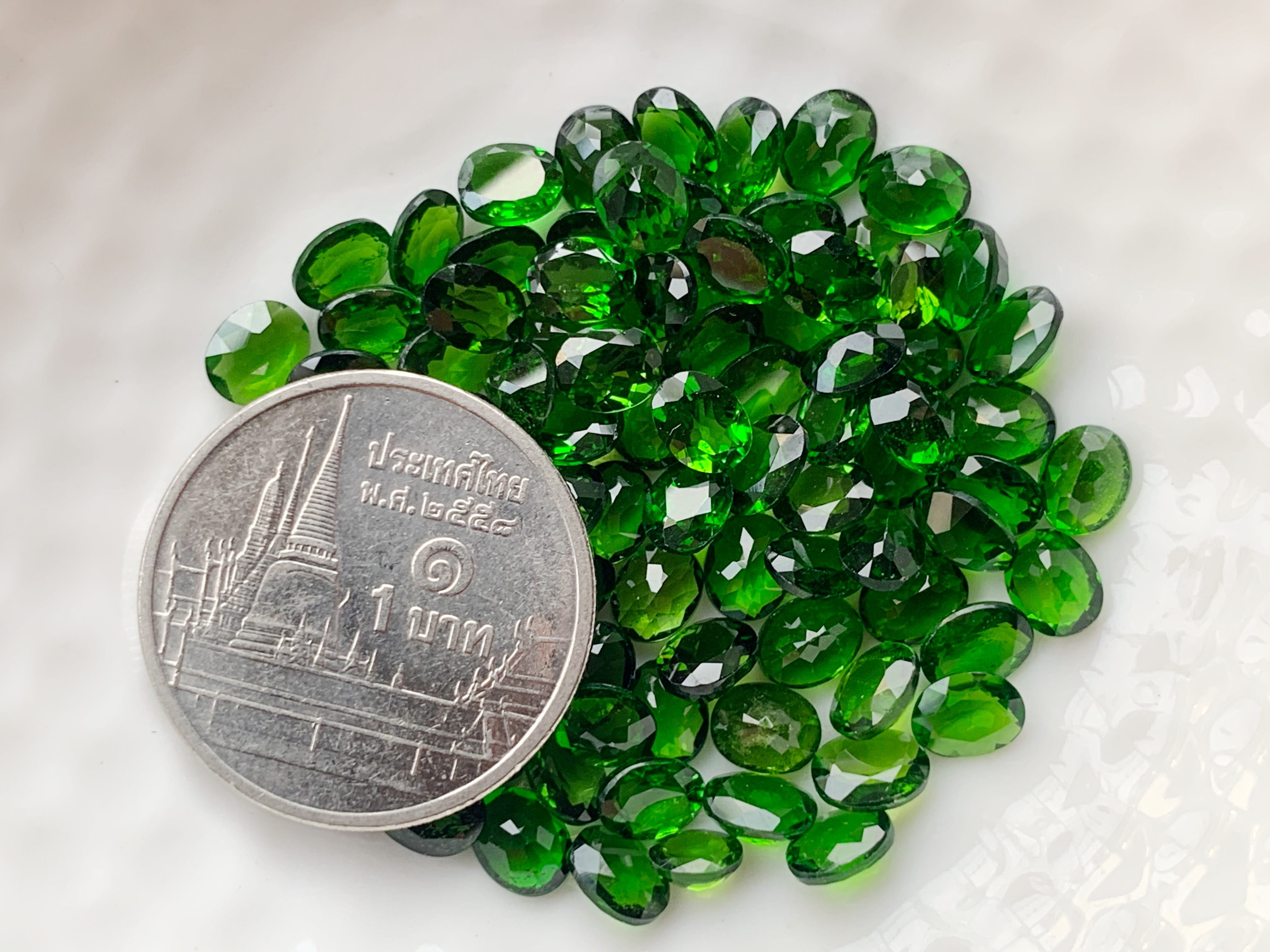 โครมไดออฟไซด์ไข่ 5X4 มม. 1 กะรัต