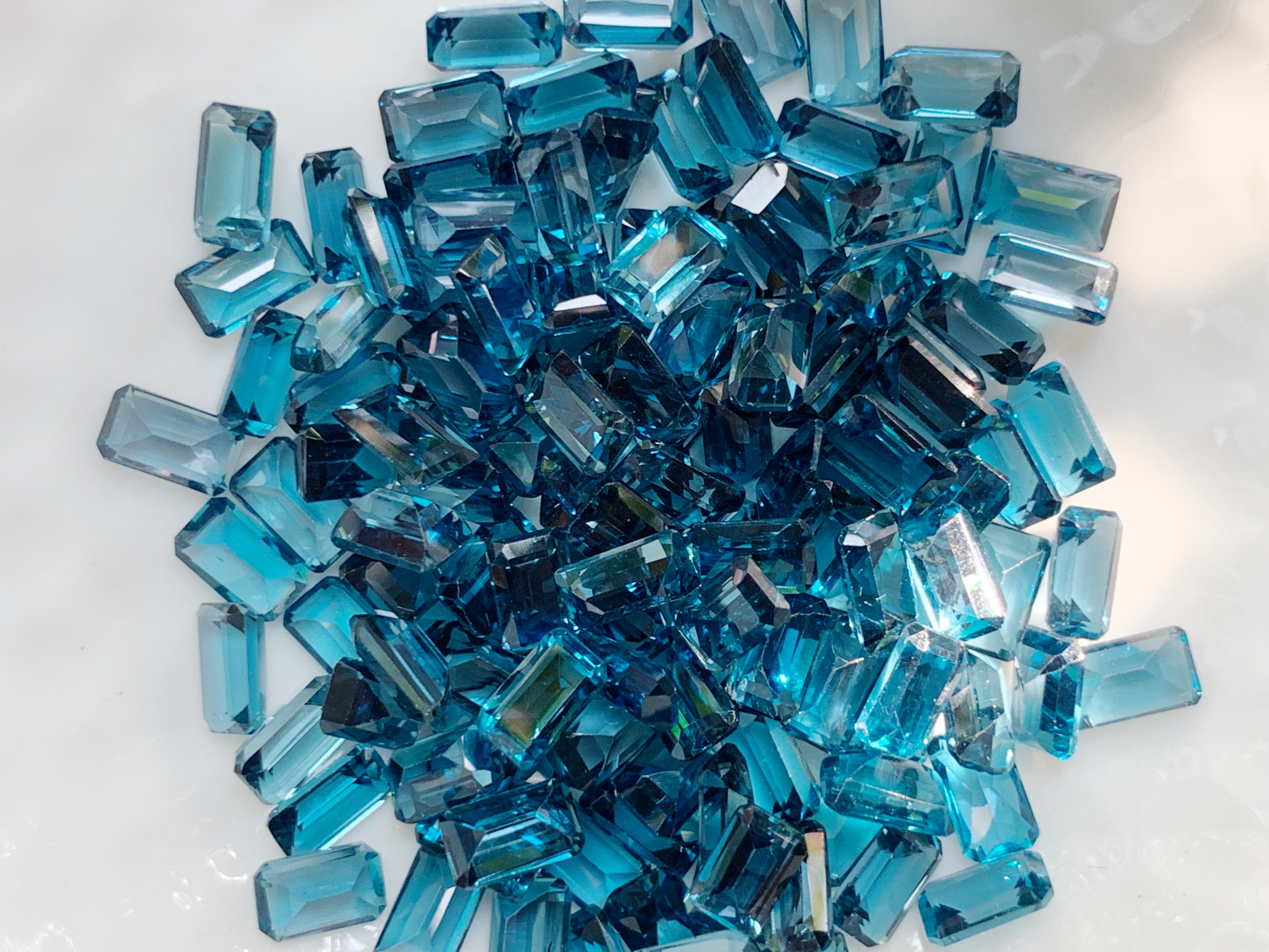 ลอนดอนบลูโทปาสสี่เหลี่ยม 5x3 มม. 5 กะรัต