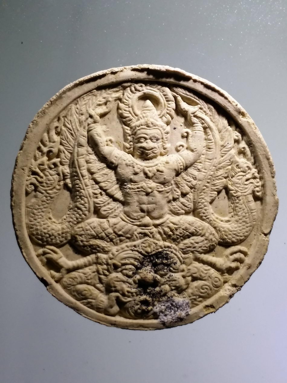 รหัสสินค้า จตุคามรามเทพ 906 พระเทวราชโพธิสัตว์จตุคามรามเทพ เนื้อว่านขาวโรยผงตะไบ รุ่นมหาเศรษฐีบุญฤทธิ์ หลวงพ่อจอน วัดบุญฤทธิ์ จังหวัดนครราชสีมา จัดสร้าง ปี 2550