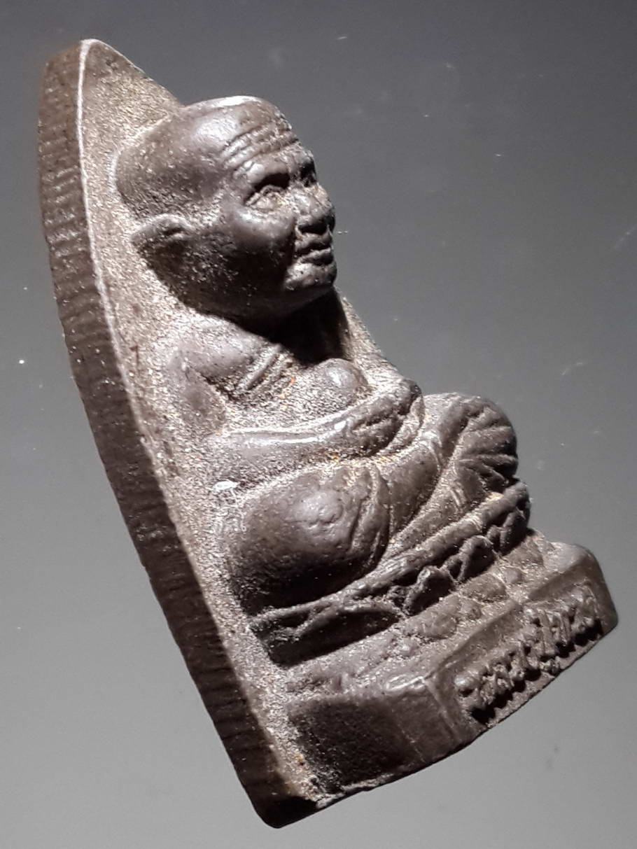 รหัสสินค้า หลวงปู่ทวด วัดต่างๆ 336 หลวงปู่ทวด วัดช้างให้ จังหวัดปัตตานี เนื้อว่าน พิมพ์เตารีด หลังตัวหนังสือนูน พระรายการนี้ให้เช่าบูชาแล้ว