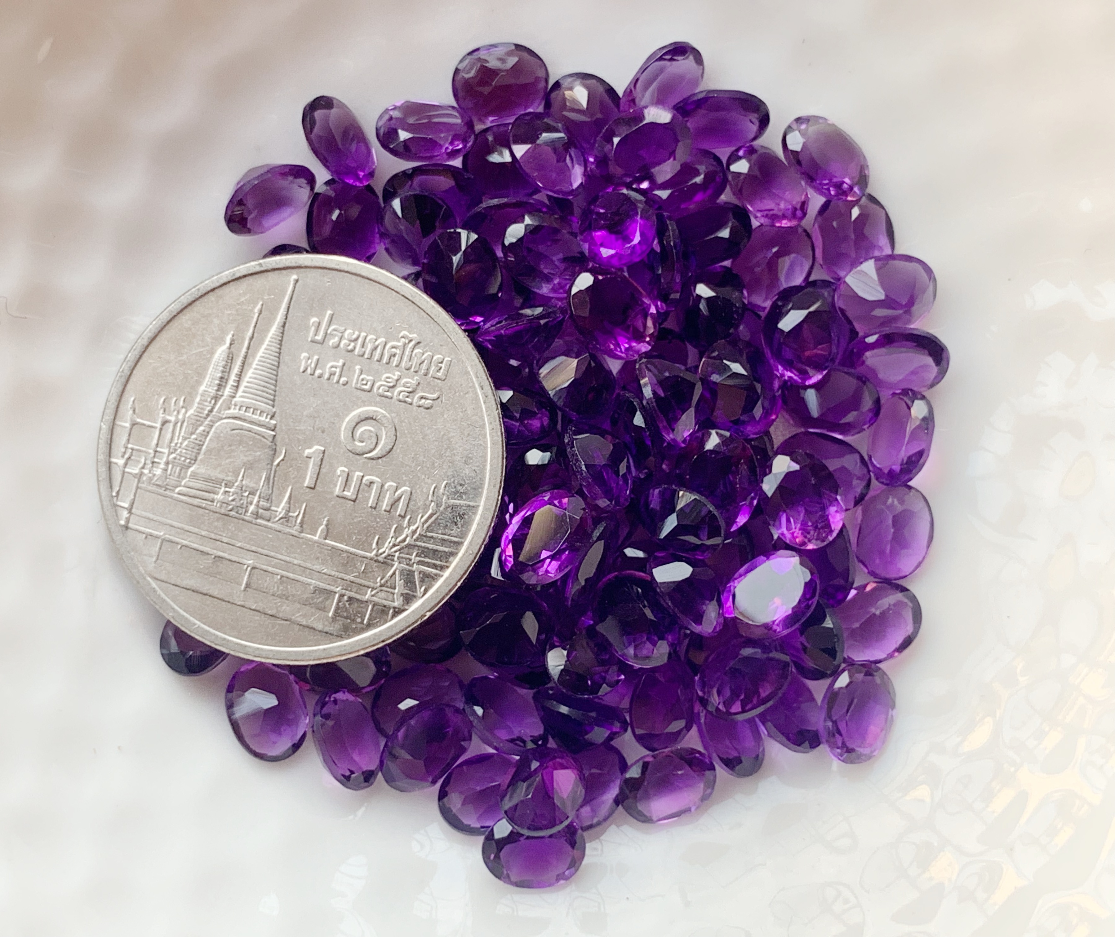 อเมทิสเข้มไข่ 5X4 มม. 5 กะรัต