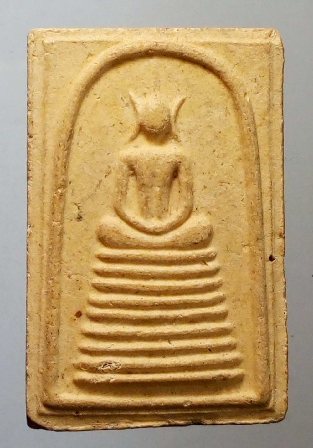 รหัสสินค้า พระสมเด็จ วัดต่างๆ 419 พระสมเด็จเนื้อผง หลังรูปเหมือน หลวงพ่อปาน วัดดอนเสลา อำเภอท่าผา จังหวัดราชบุรี