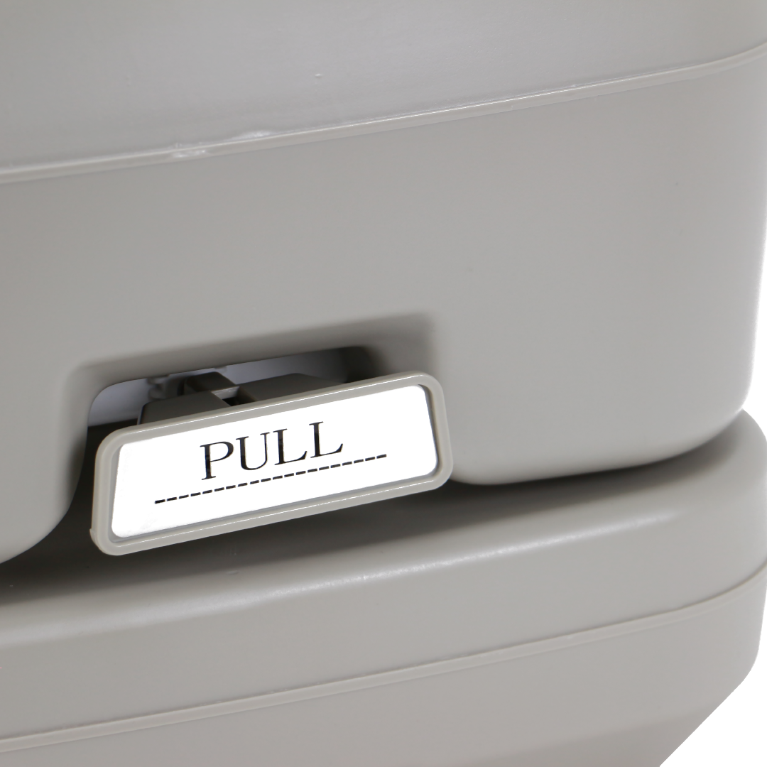 สุขาเคลื่อนที่ รุ่น P.4 ฝารองนั่งแบบวงกลม ความจุน้ำสะอาด 10 ลิตร ความจุของเสีย 10 ลิตร ฟรีสายฉีดชำระ