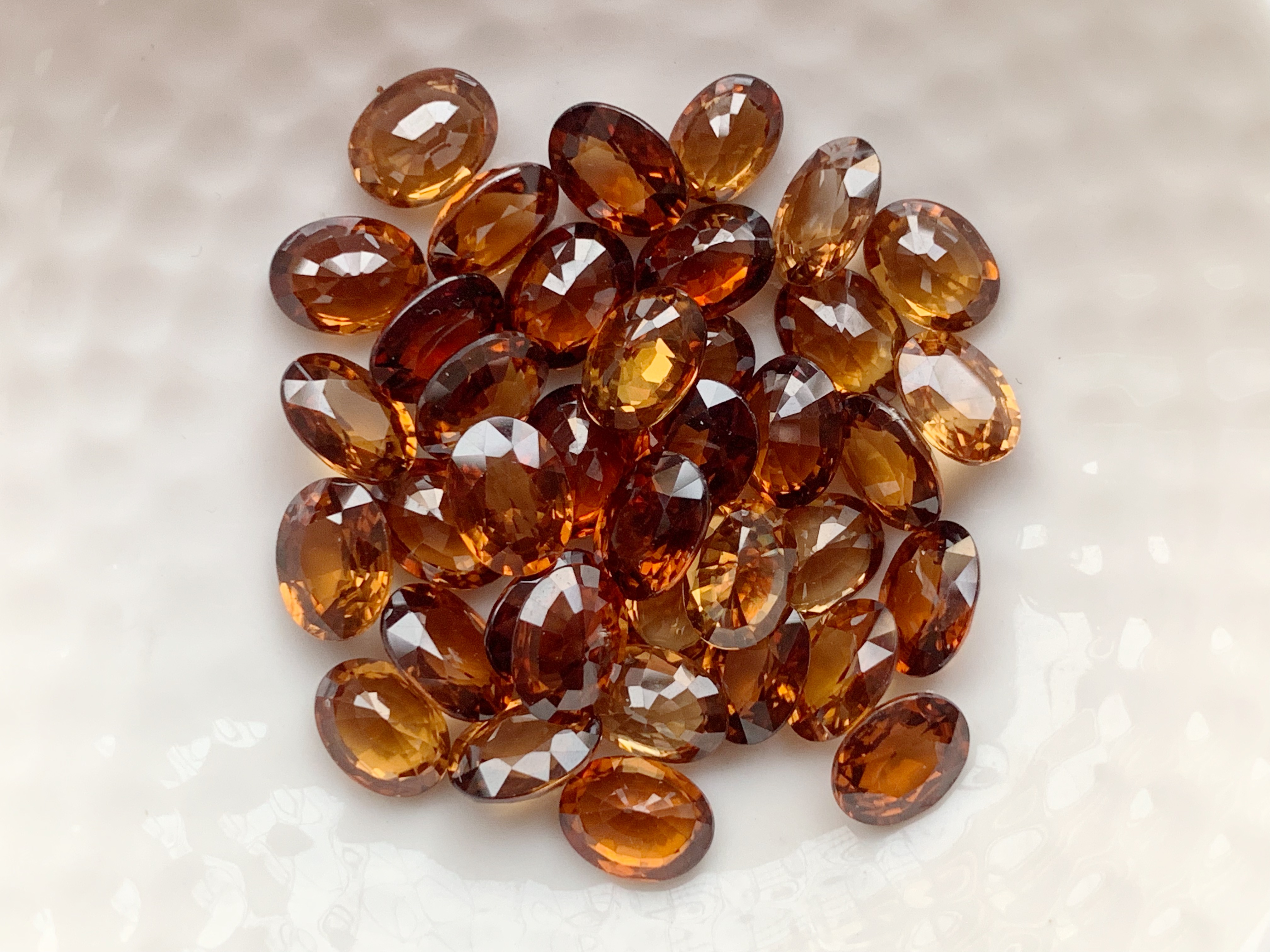 เพทายดิบไข่ 8X6 มม. 1 เม็ด