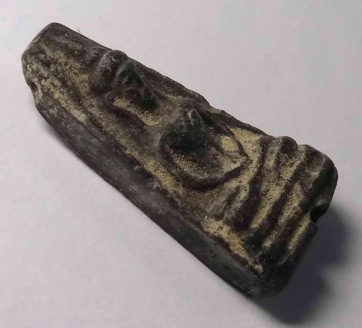 รหัสสินค้า พระเนื้อดิน เนื้อผง เนื้อว่าน 233 พระผงสุพรรณจงอางศึก หลังตราเจดีย์ สร้างปี 2510 พระรายการนี้คุณบุญฤทธิ์จองเเล้ว