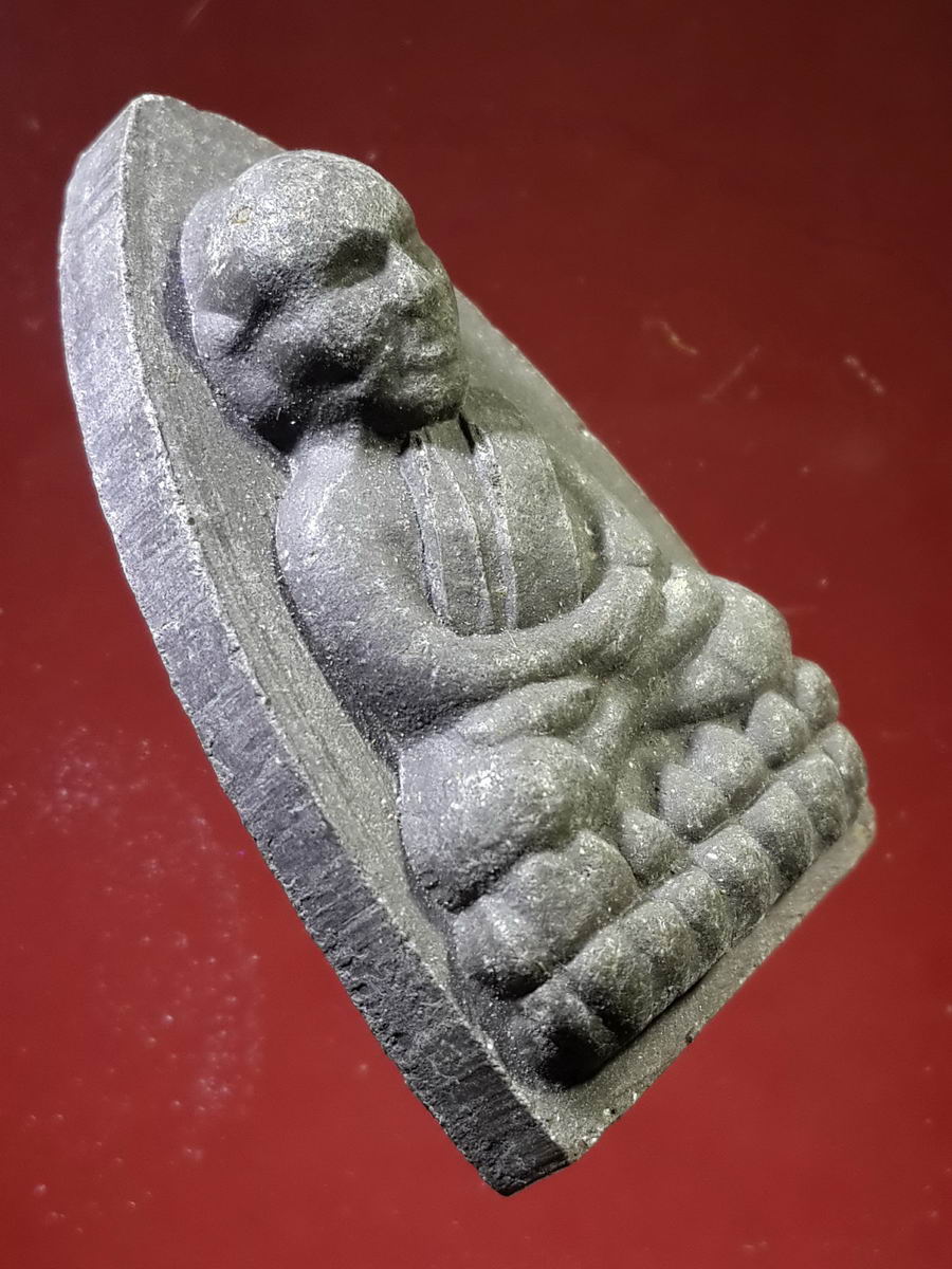 รหัสสินค้า หลวงปู่ทวด วัดต่างๆ 126 หลวงปู่ทวด เนื้อดินผสมว่าน รุ่นรักษ์แผ่นดินไทย ด้านหลังตัวหนังสือ “ช่วยใต้”