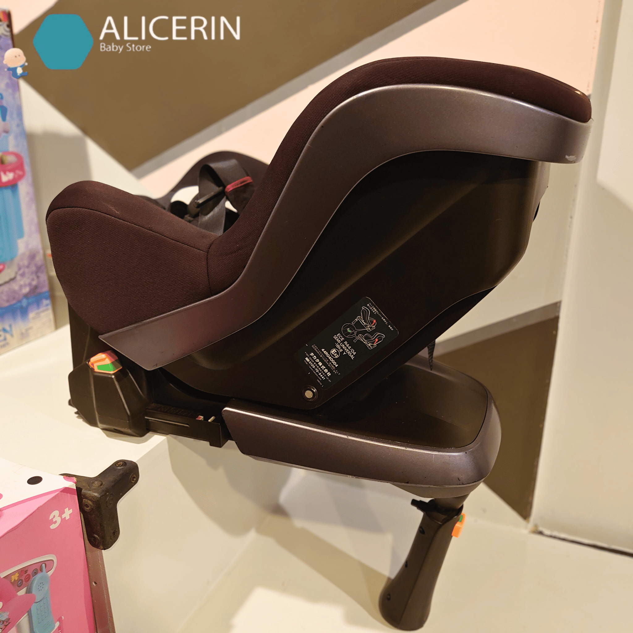 คาร์ซีท Takata 04 รุ่น I-Fix ติดตั้งแบบ ISO FIX แยกฐานและคาร์ซีทได้ คาร์ซีทใช้แล้วผ่านการตรวจสอบมาตรฐาน มีประกันร้าน