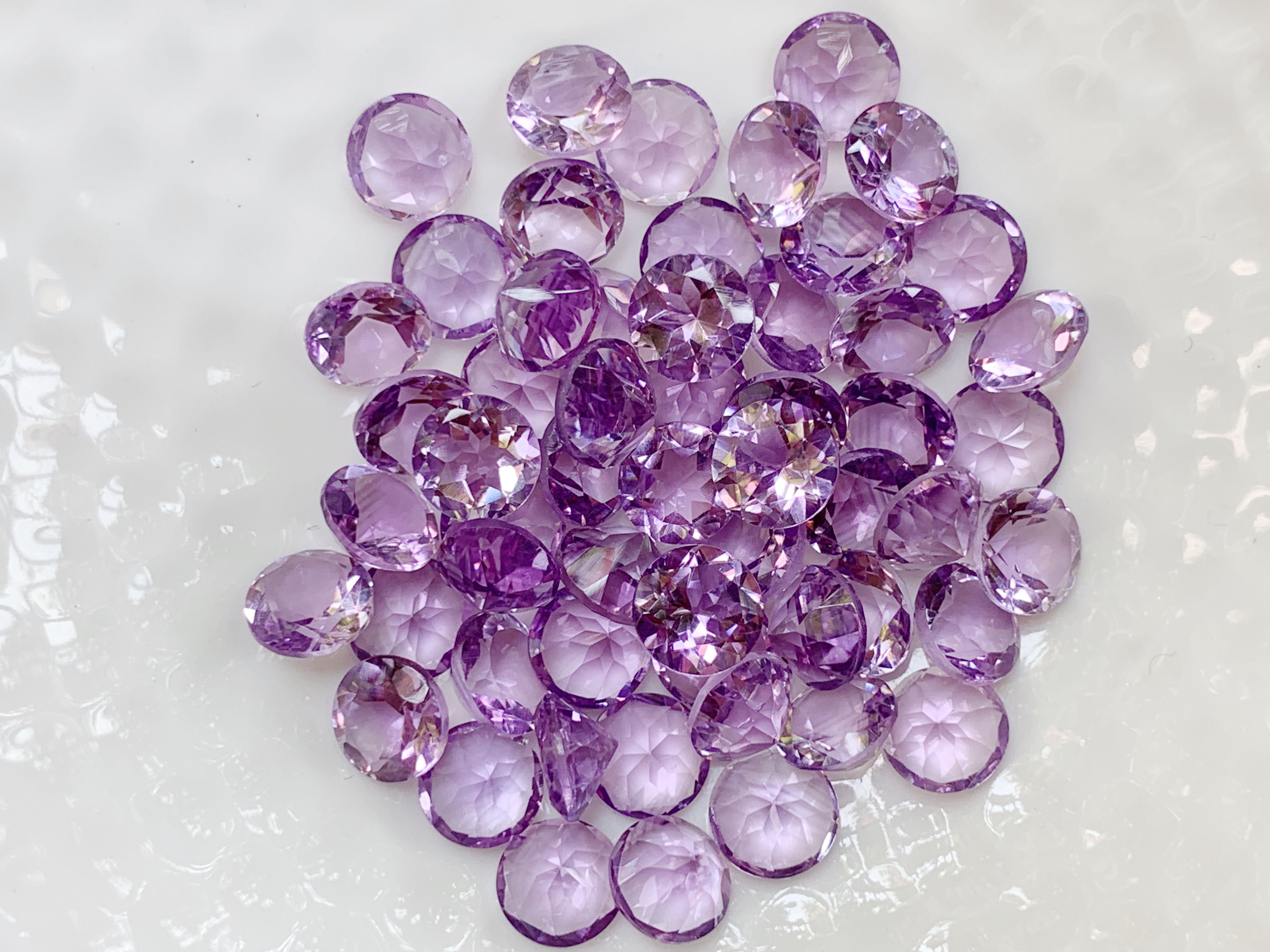 อเมทิสอ่อนกลางกลม 6.0 มม. 5 กะรัต