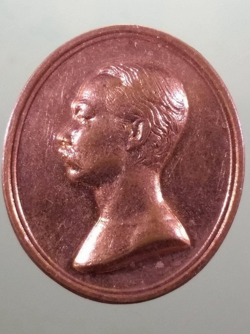 รหัสสินค้า พระมหากษัตริย์ และบุคคลสำคัญ 385 เหรียญเปลือย รัชกาลที่ 5 หลังพระปรมาภิไธยย่อ จปร.สมเด็จพระปิยะมหาราช ขนาดเทียบกับเหรียญบาท