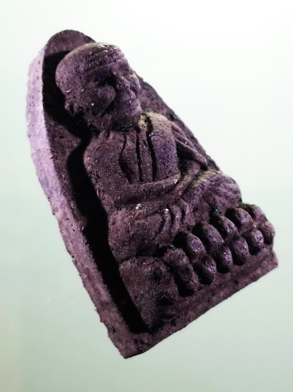 รหัสสินค้า พระมีกล่อง 3974 หลวงปู่ทวดเนื้อว่าน กกล.ทอ.ฉก.๙ จังหวัดปัตตานี สร้างปี 2557 พระสวยกล่องเดิม