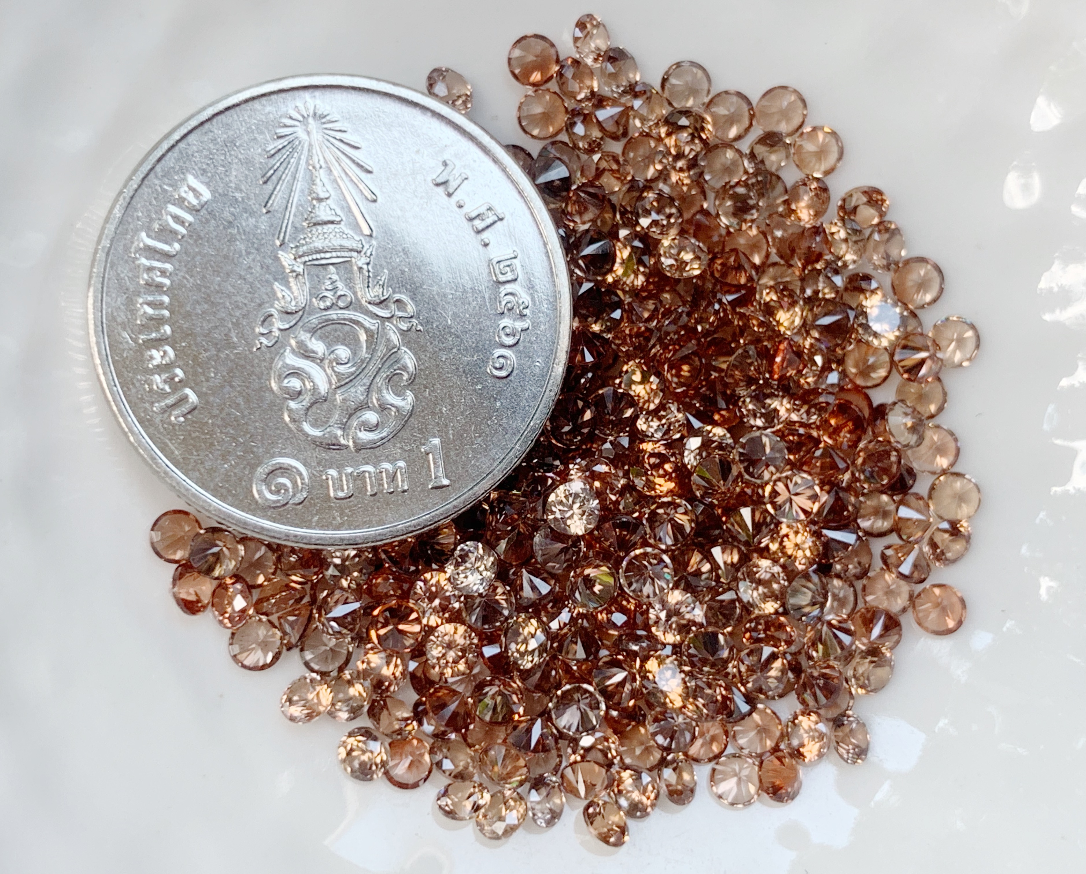 เพทายดิบกลม 2.2 มม.1 กะรัต