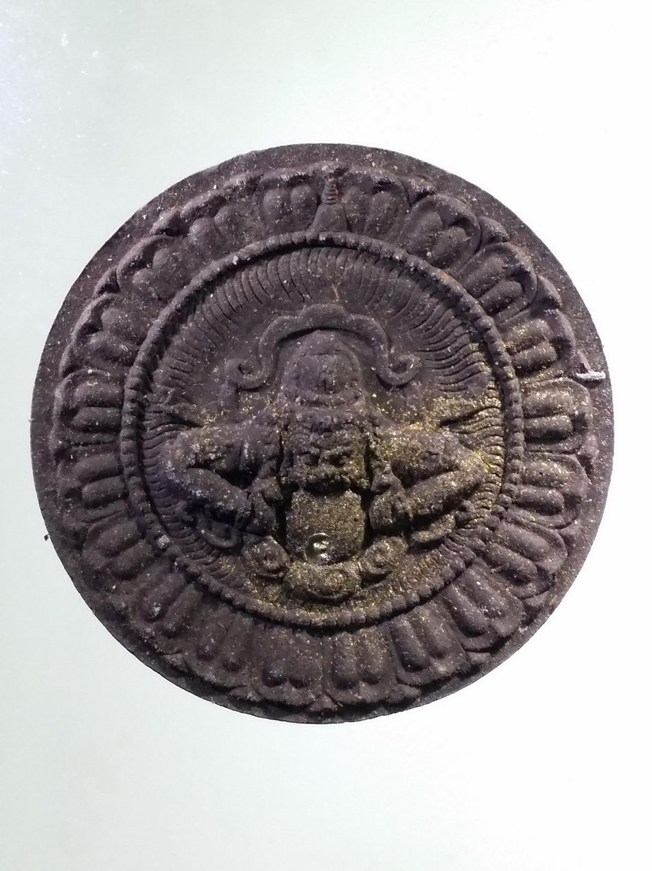 รหัสสินค้า จตุคามรามเทพ 736 พระเทวราชโพธิสัตว์จตุคามรามเทพ รุ่นมหาปาฏิหาริย์มั่งมีทรัพย์ เนื้อว่านกากยายักษ์โรยผงตะไบ ฝังโค๊ต นะโมเงิน กล่องแปดเหลี่ยม