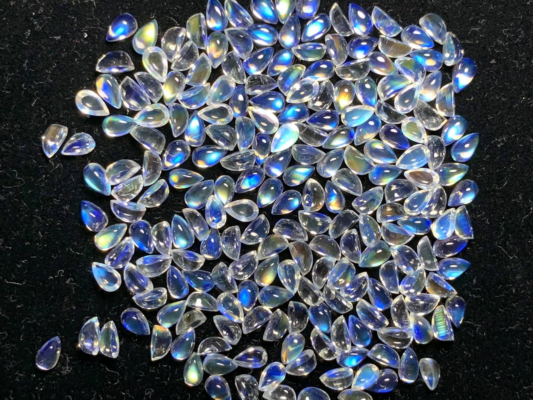 บลูมูนสโตนหยดน้ำหลังเบี้ย 5x3mm. 1 กะรีต