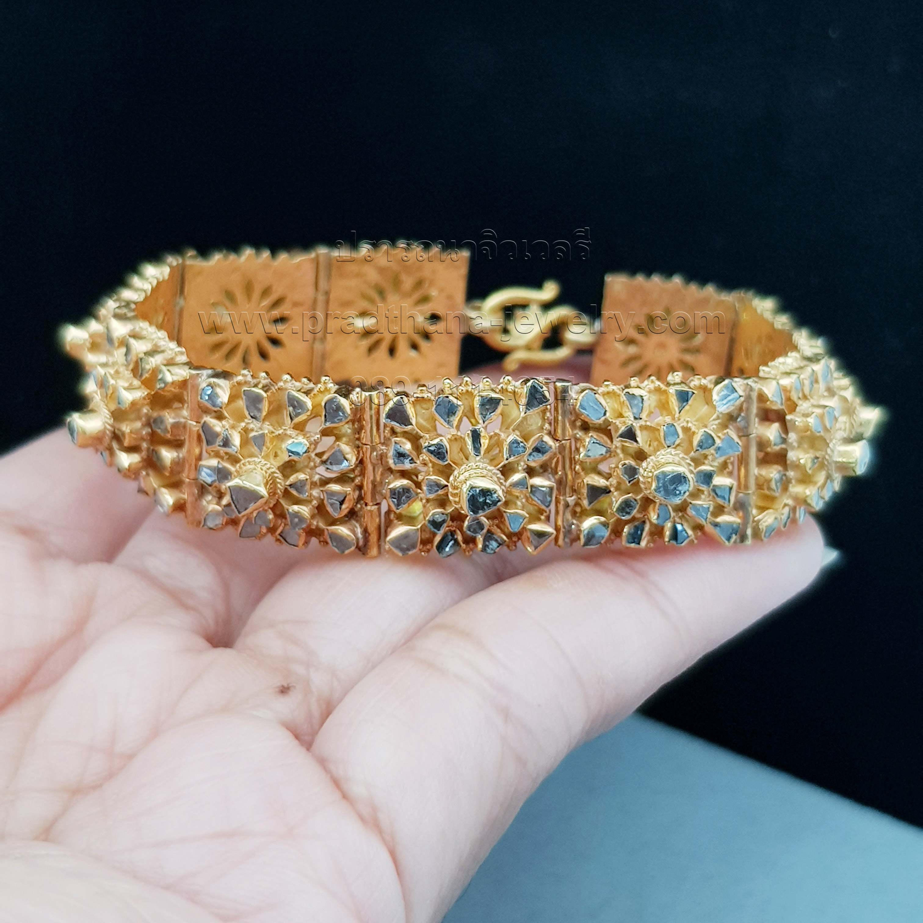 สร้อยข้อมือเพชรซีกโบราณ