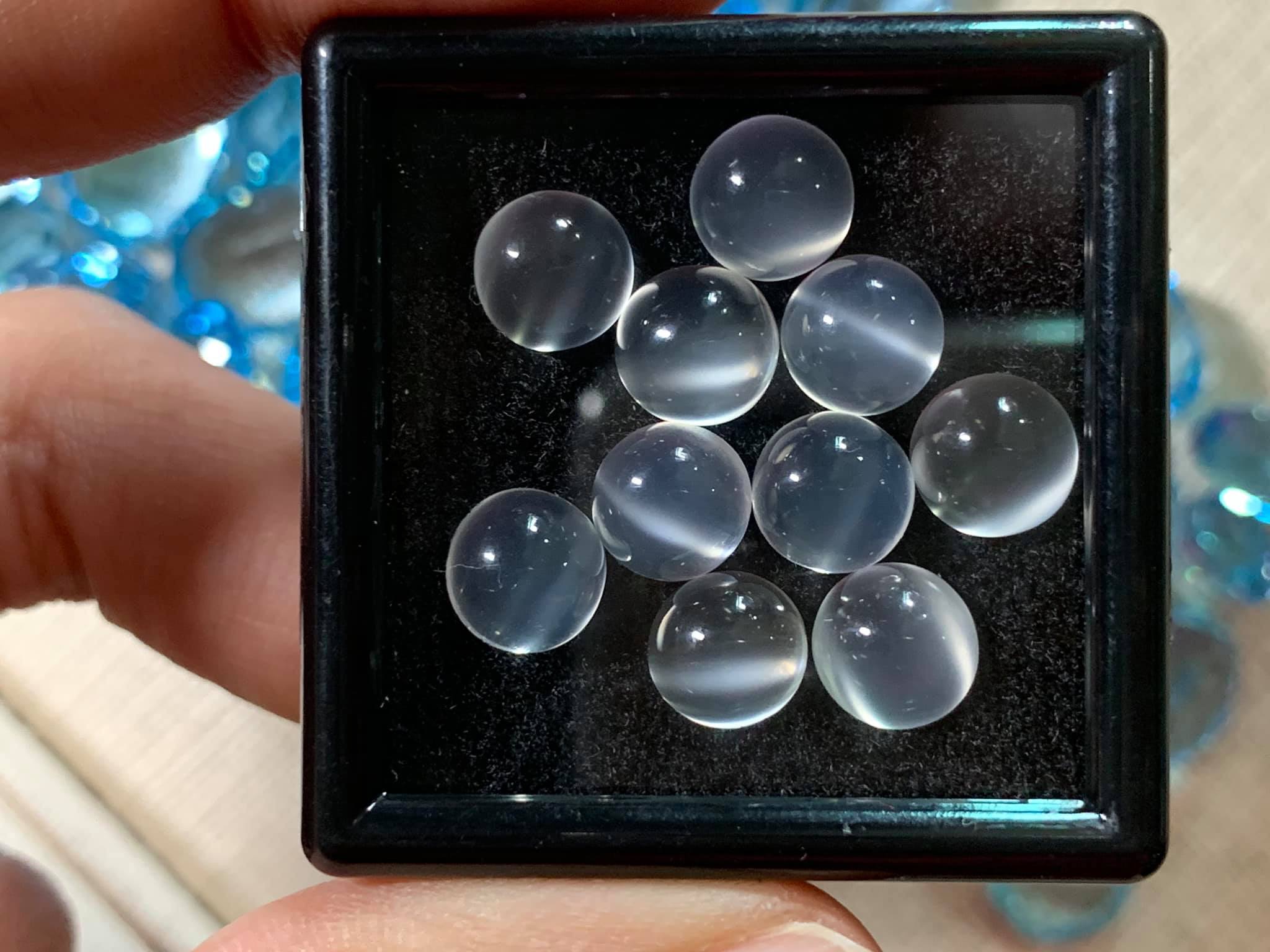 มูนสโตนหลังเบี้ย 8 มม. 5 กะรัต