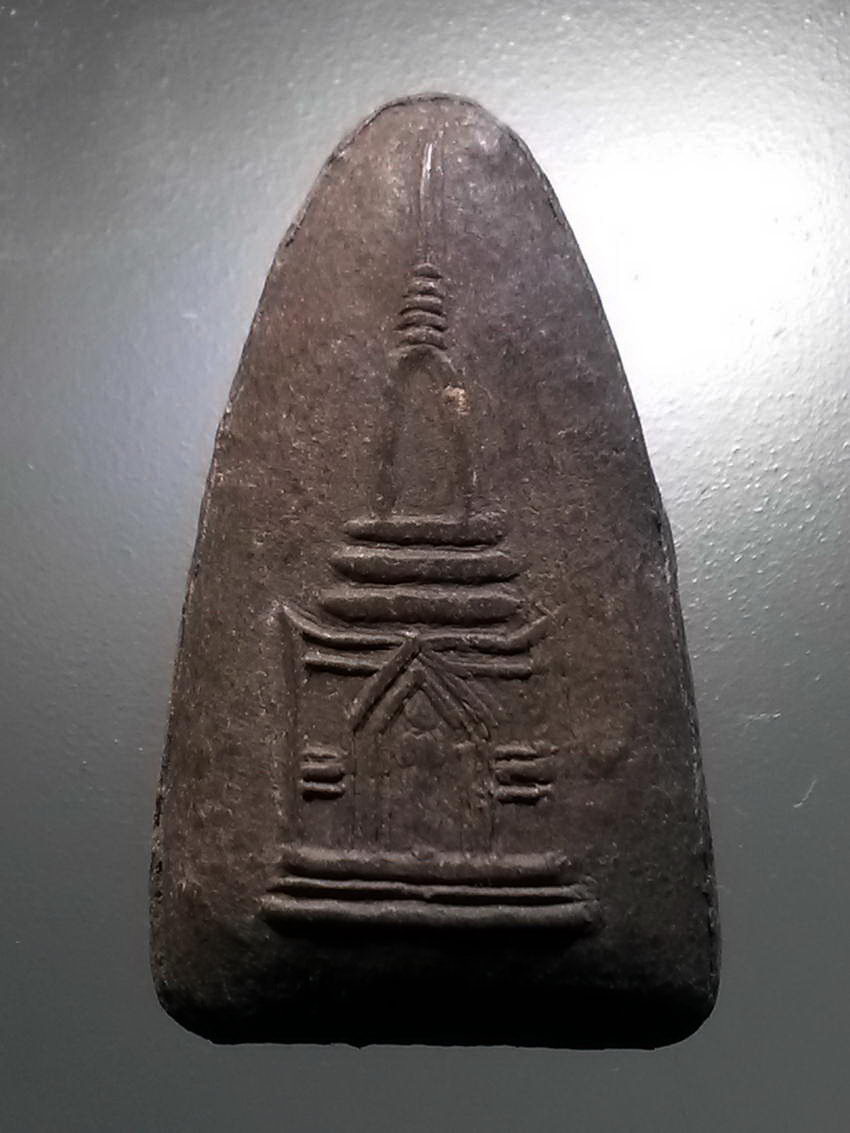 รหัสสินค้า หลวงปู่ทวด วัดต่างๆ 504 หลวงปู่ทวด เนื้อว่าน หลังสถูปเจดีย์ วัดช้างให้ จังหวัดปัตตานี ไม่ทราบปีที่สร้าง