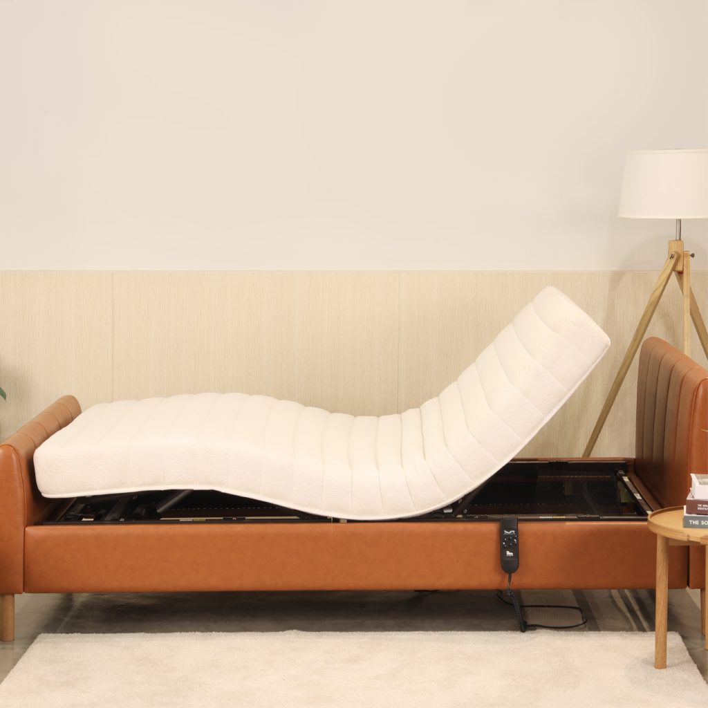 เตียงนอนเพื่อสุขภาพปรับไฟฟ้า PRIMERO SINGLE BED ขนาดใหญ่พิเศษ นอนสบาย 3.5 ฟุต + พร้อมที่นอนสุขภาพยางพาราแท้ + หมอนยางพารา + ชุดผ้าปูที่นอน (รุ่นยอดนิยม)