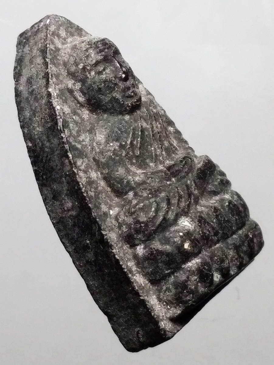 รหัสสินค้า หลวงปู่ทวด วัดต่างๆ 394 หลวงปู่ทวด วัดช้างให้ จังหวัดปัตตานี เนื้อผงใบลาน พิมพ์ตัวหนังสือนูน ไม่ทราบปีที่สร้าง