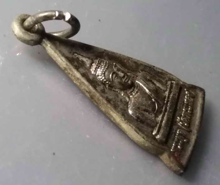 รหัสสินค้า พระมีกล่อง 061 เหรียญกะไหล่เงิน หลวงพ่อพระผุด (วัดพระทอง) หลังแม่นางกวัก อำเภอถลาง จังหวัดภูเก็ต